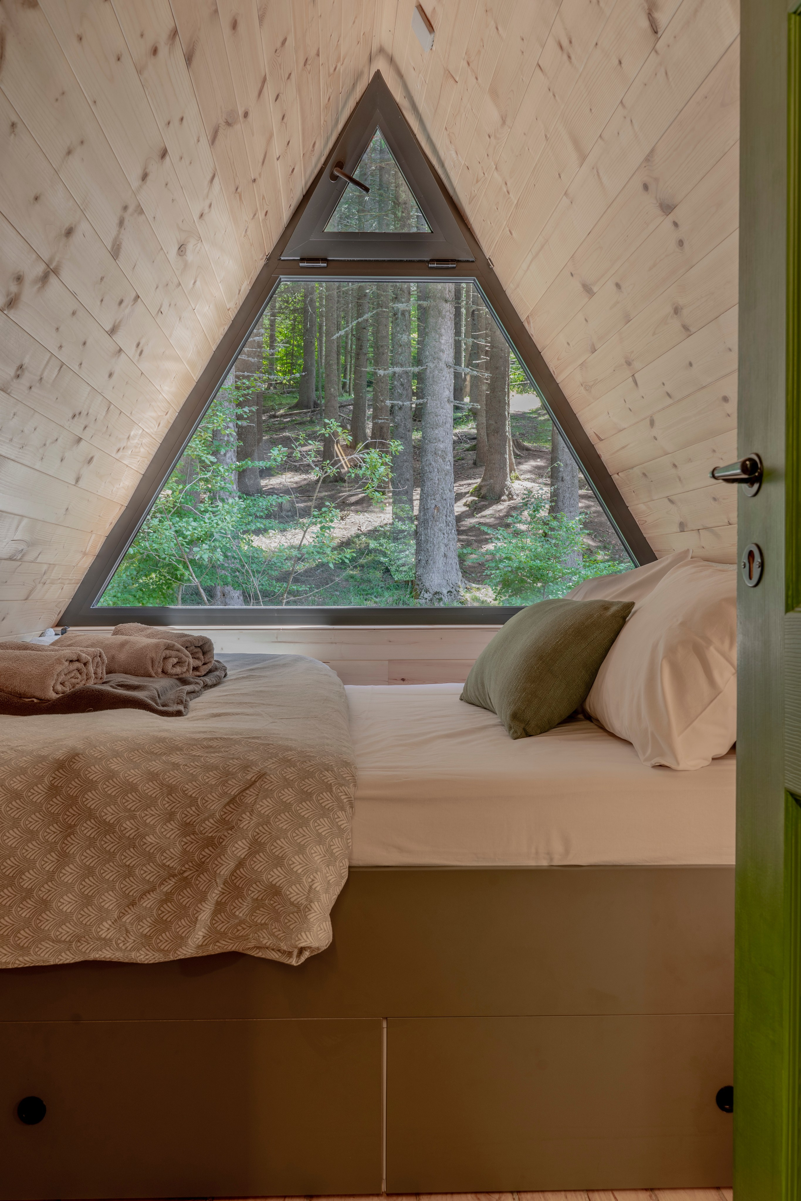 Viktorija Chalet. Photographer Liana Sudets Serbia Kopaonik Brzece Brus