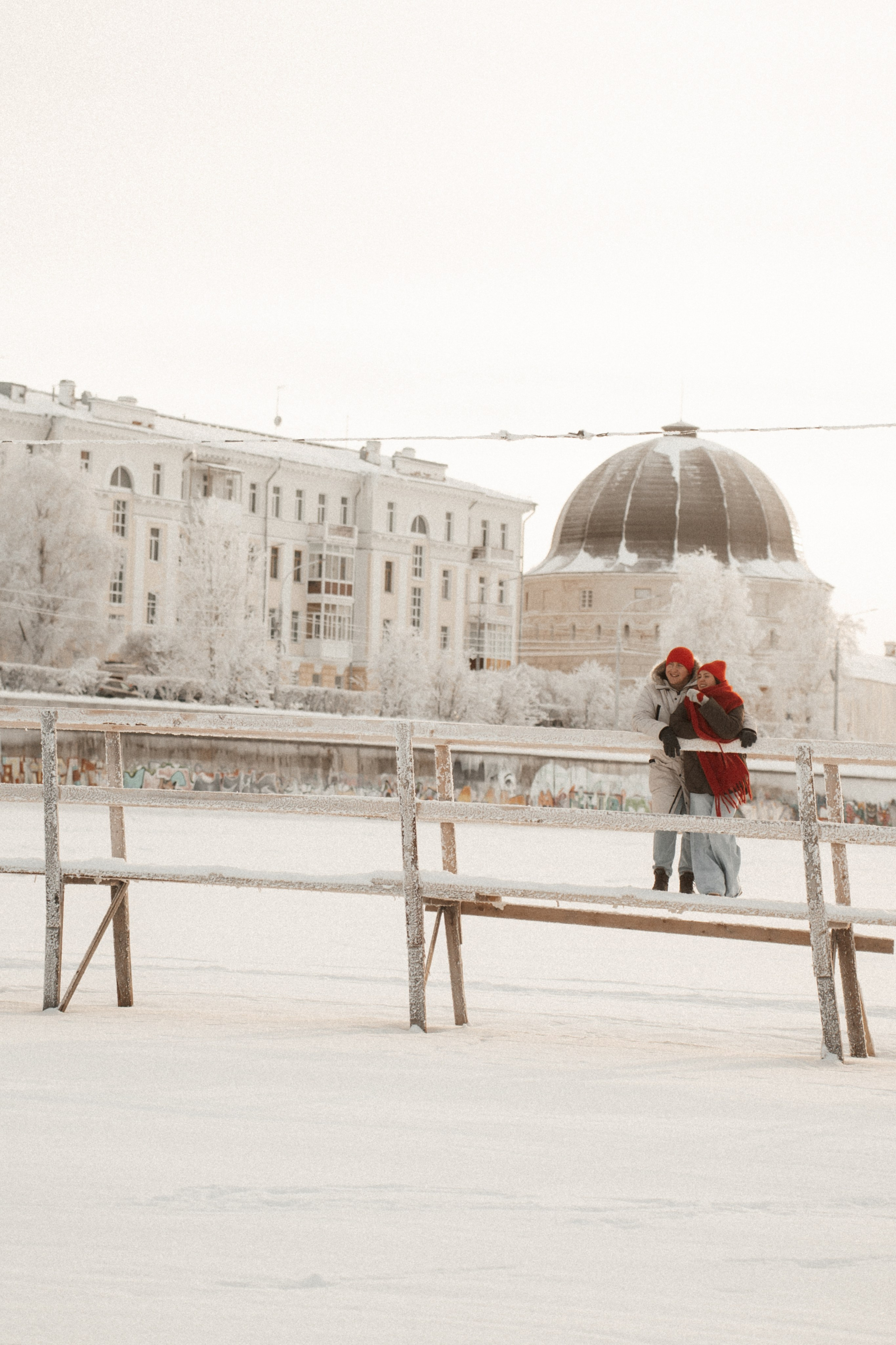 [our pulses aligned…]. Фотограф в Архангельске