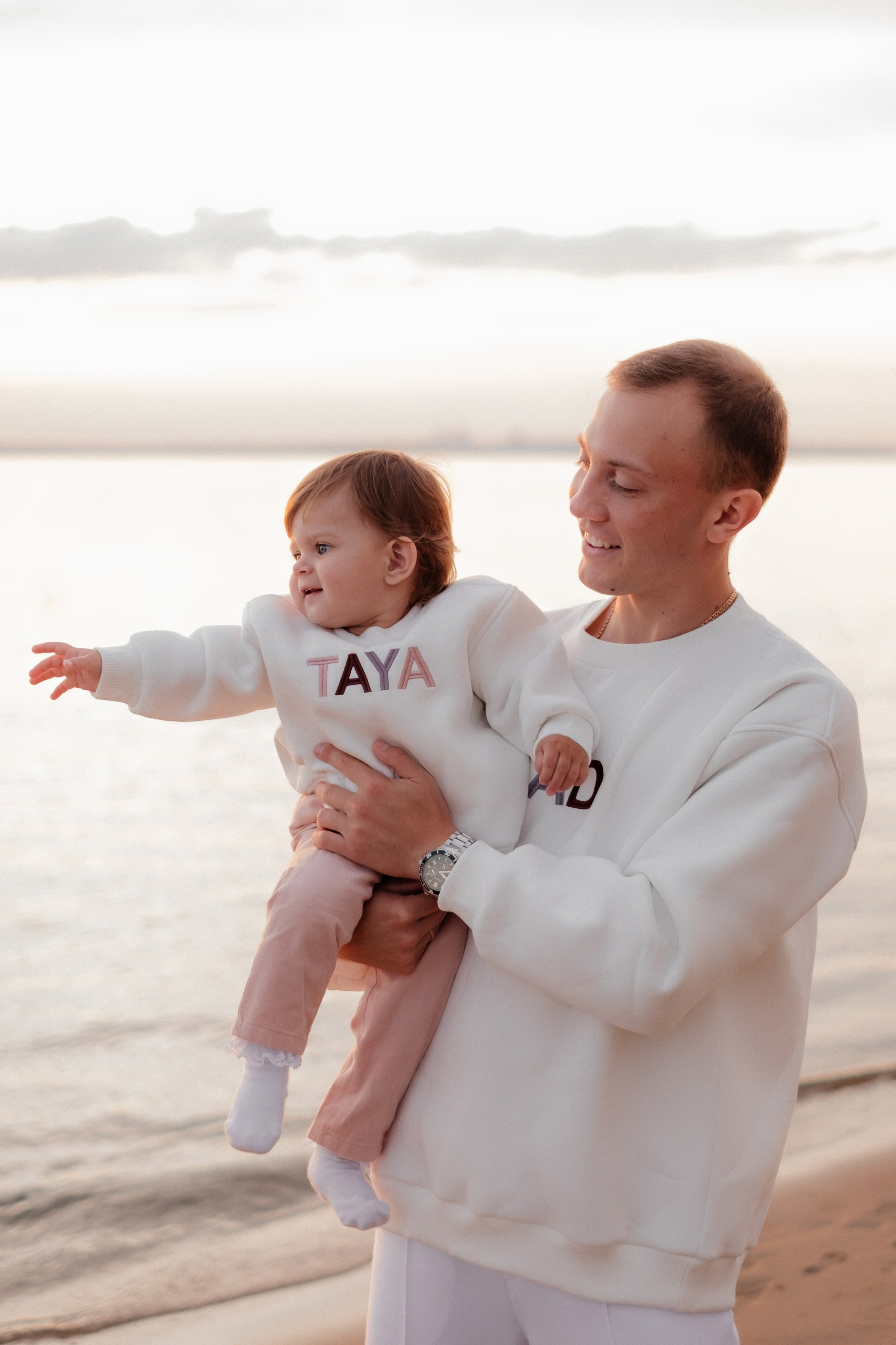 Алина, Ярослав и Тая на берегу. Фотограф в Новосибирске Диана Ильиных