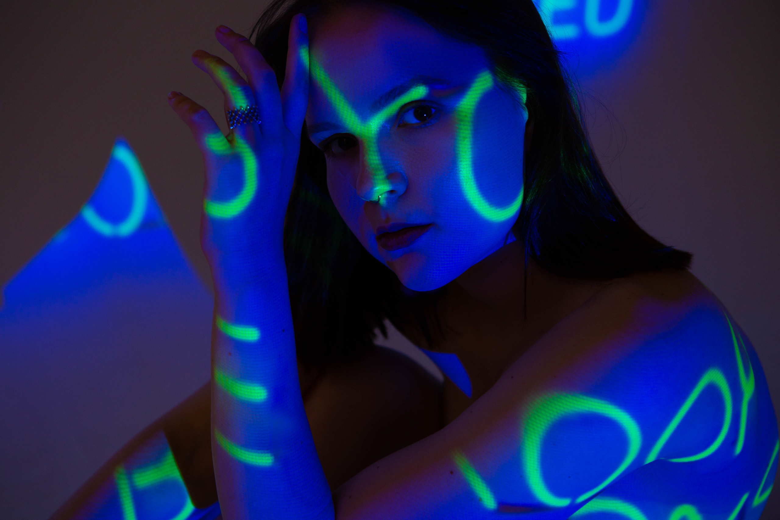 NEON PROJECTOR |KATE. Фотограф Абакумова Анастасия