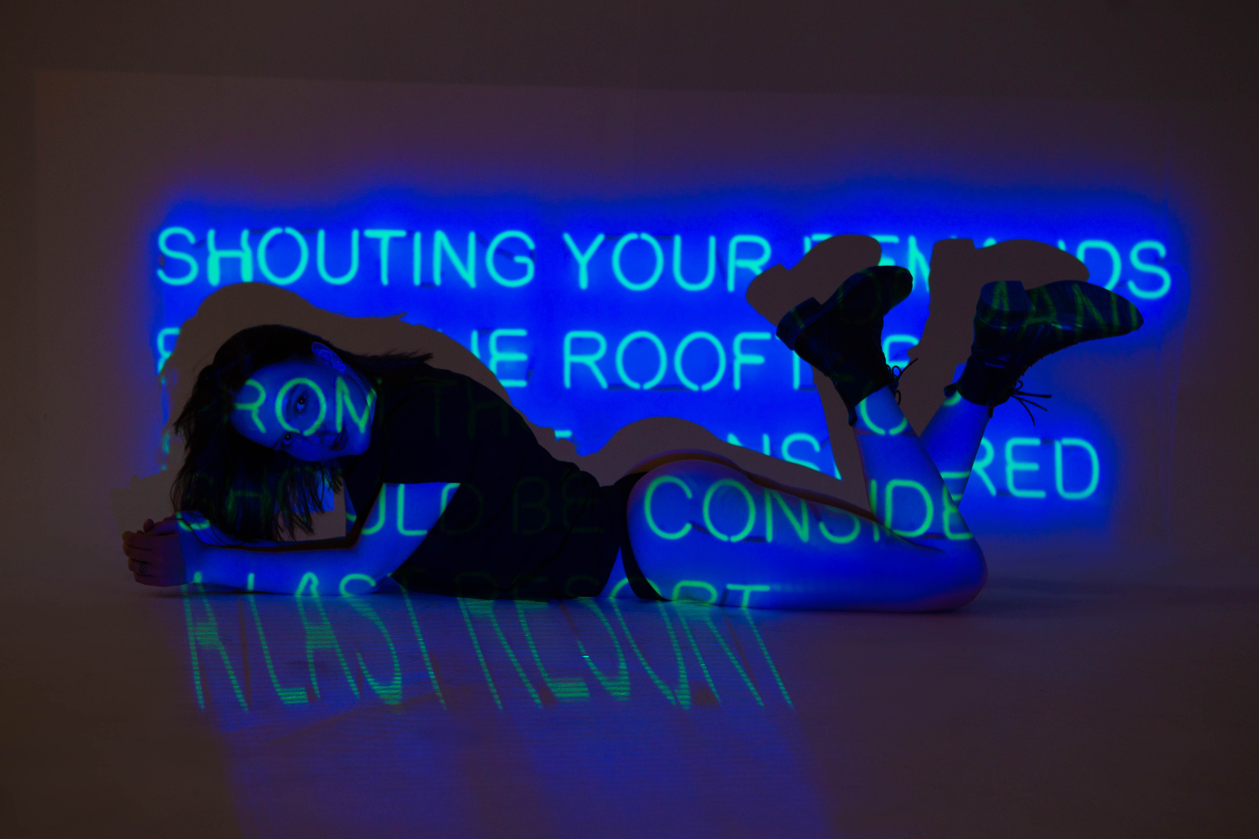 NEON PROJECTOR |KATE. Фотограф Абакумова Анастасия