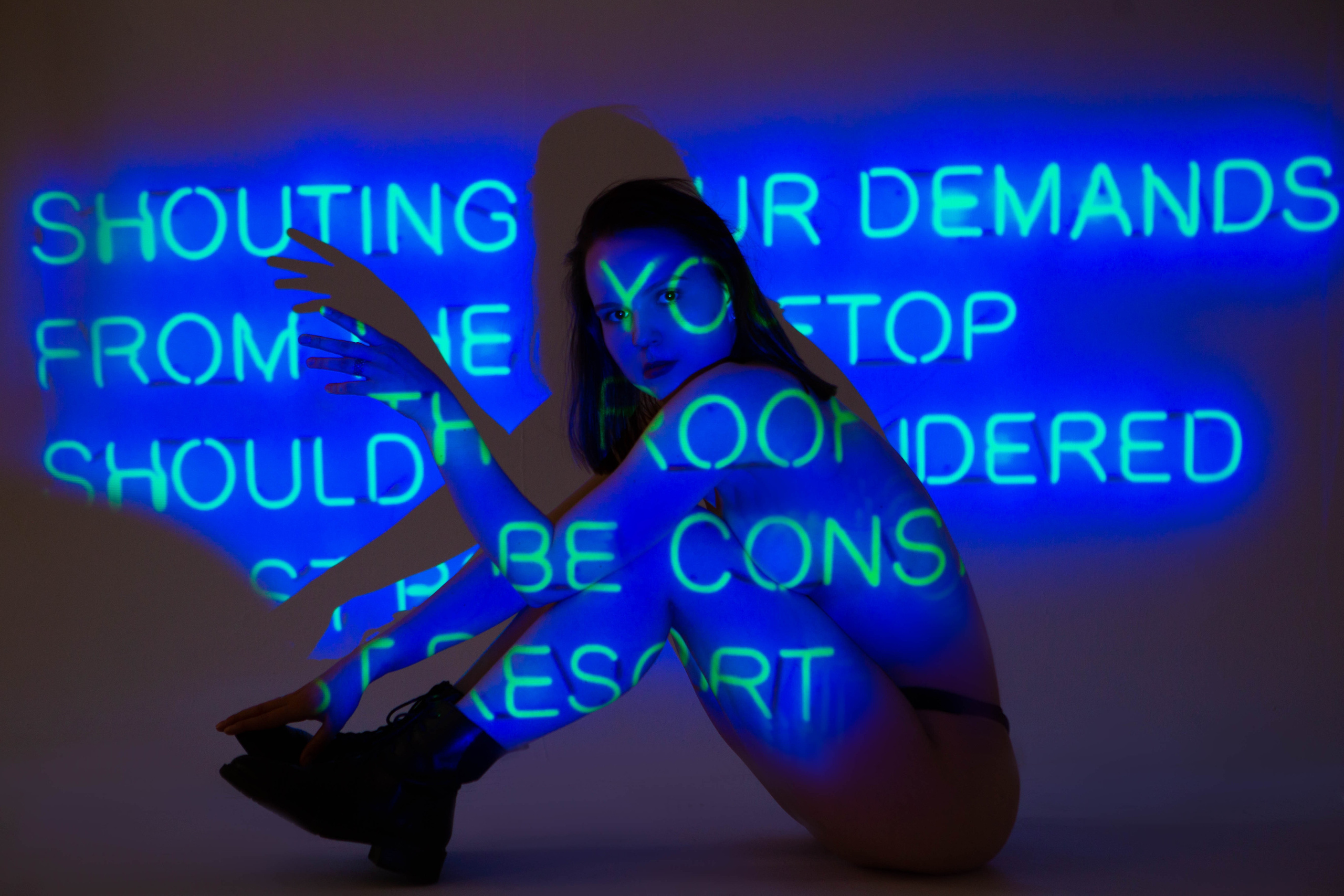 NEON PROJECTOR |KATE. Фотограф Абакумова Анастасия
