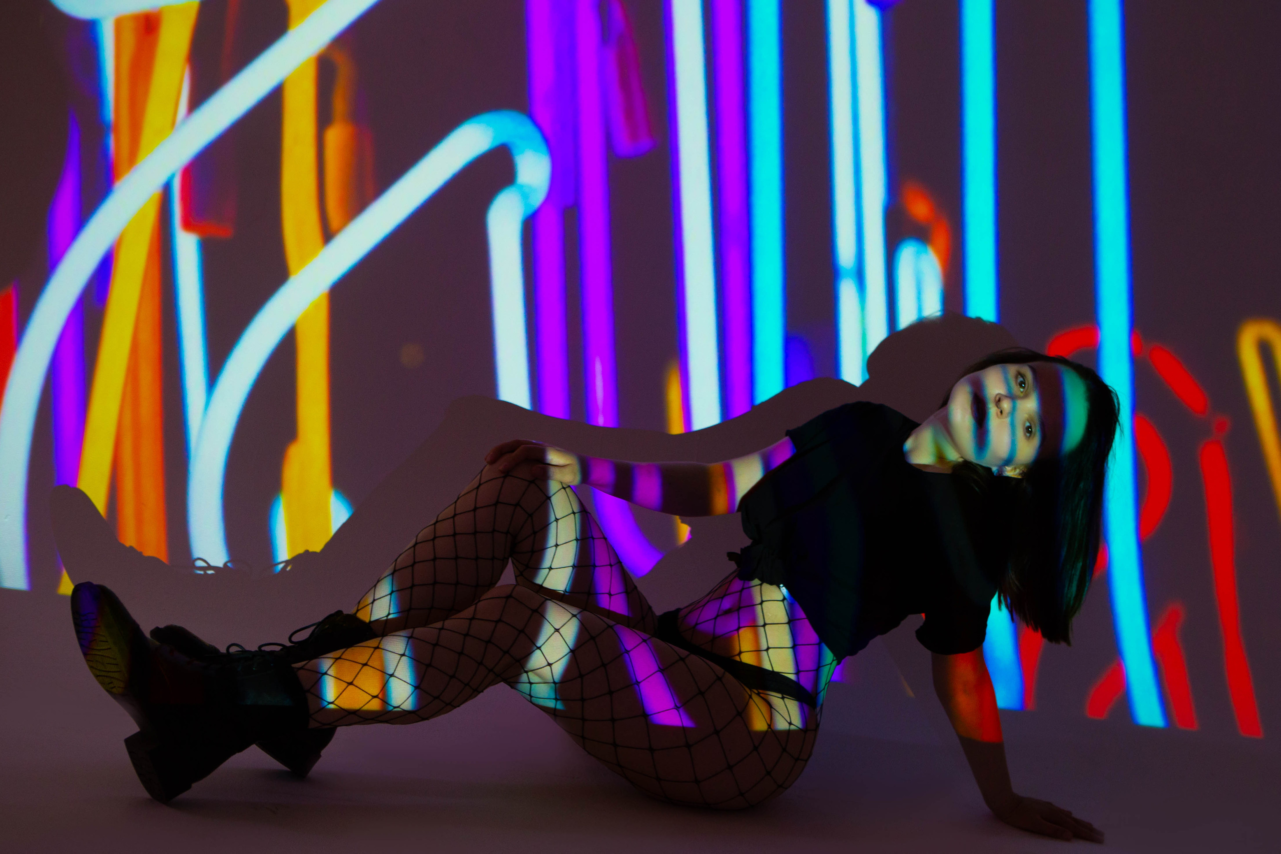 NEON PROJECTOR |KATE. Фотограф Абакумова Анастасия
