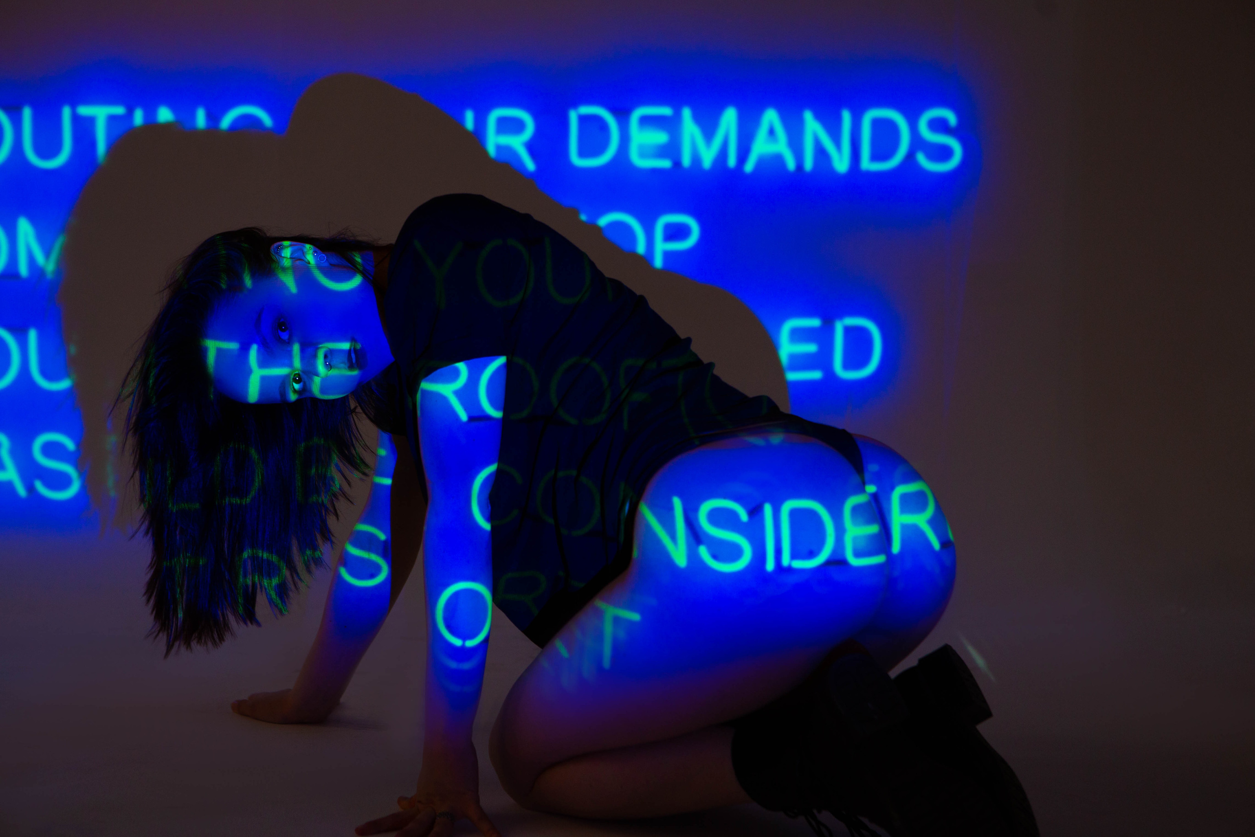 NEON PROJECTOR |KATE. Фотограф Абакумова Анастасия