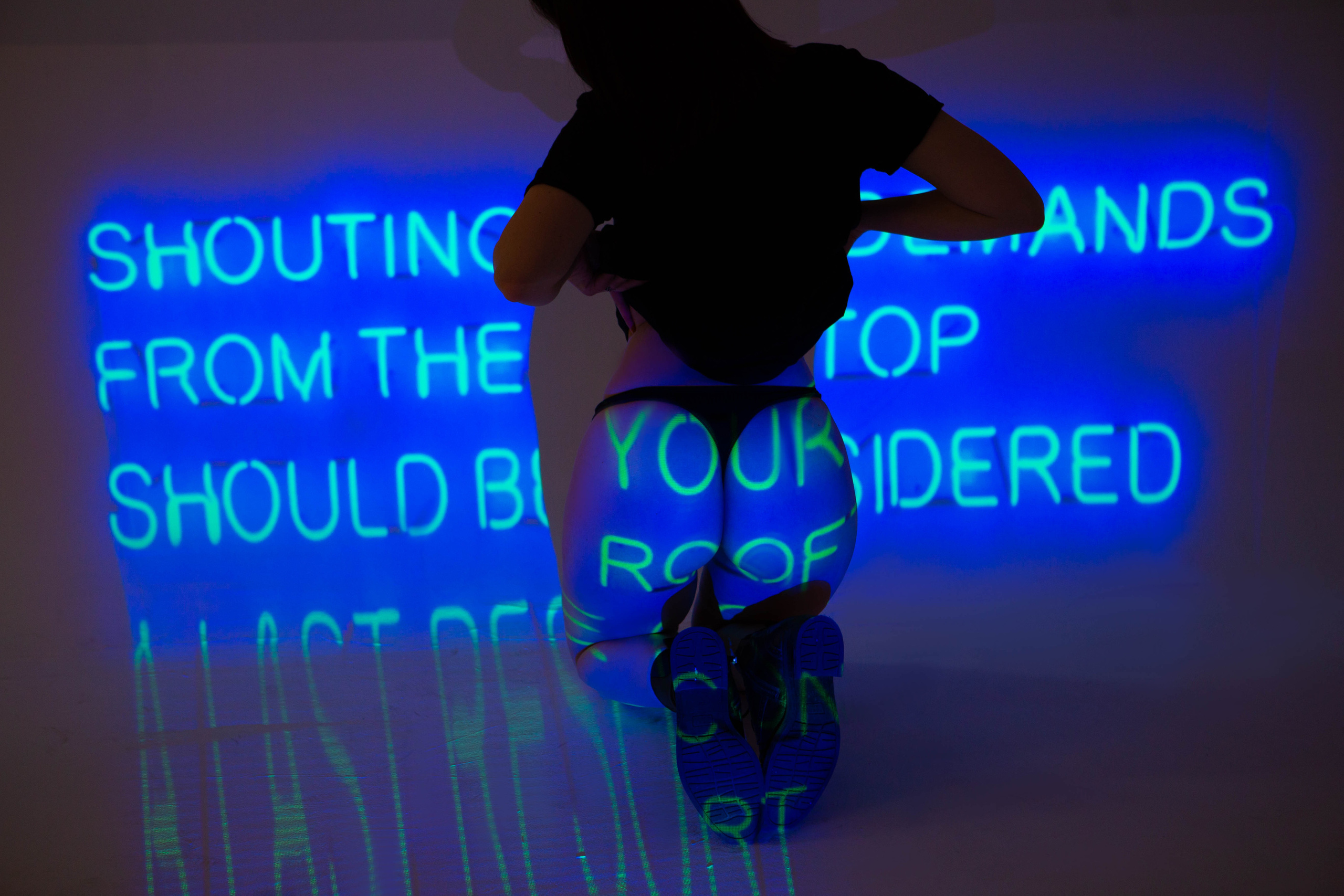 NEON PROJECTOR |KATE. Фотограф Абакумова Анастасия