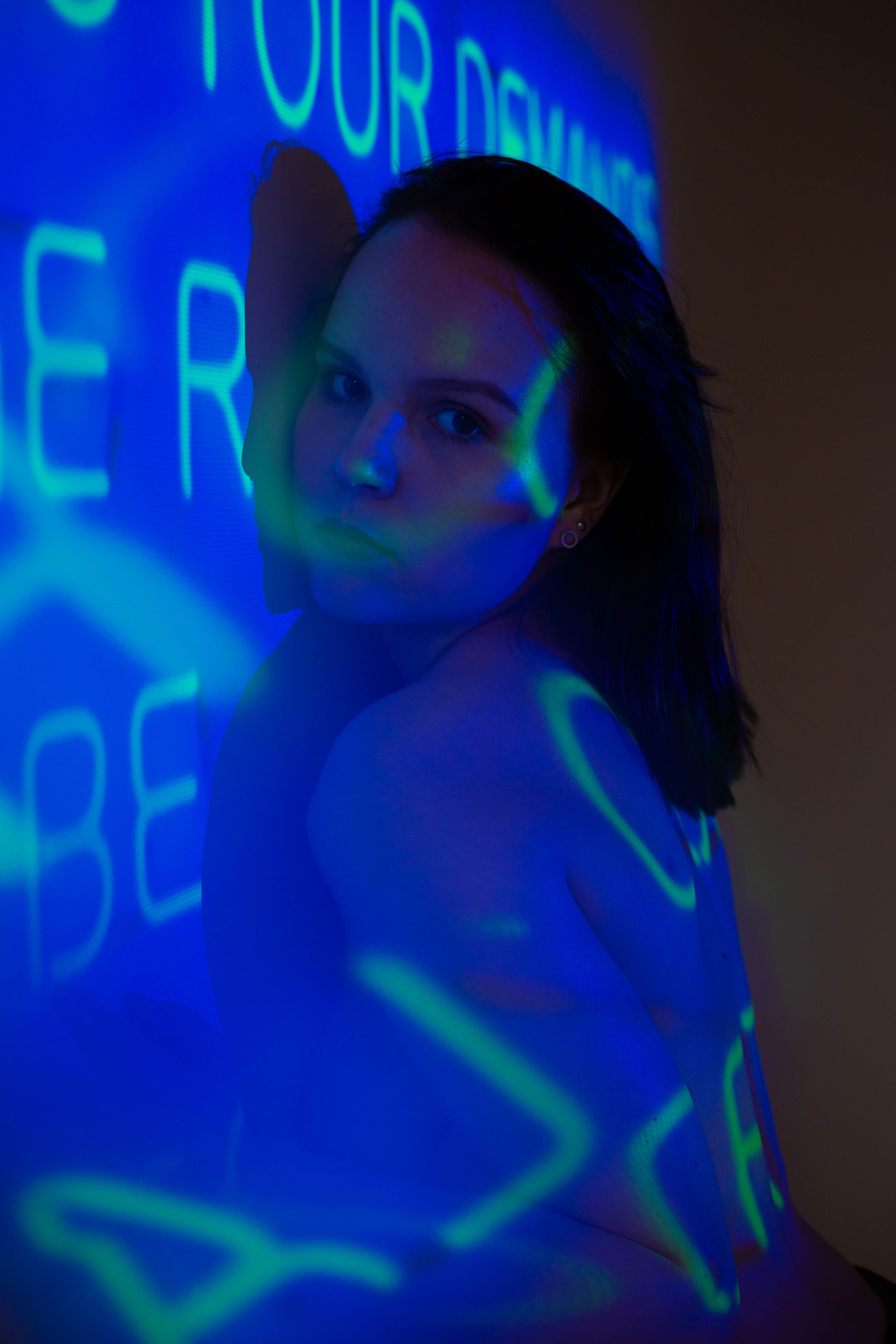 NEON PROJECTOR |KATE. Фотограф Абакумова Анастасия