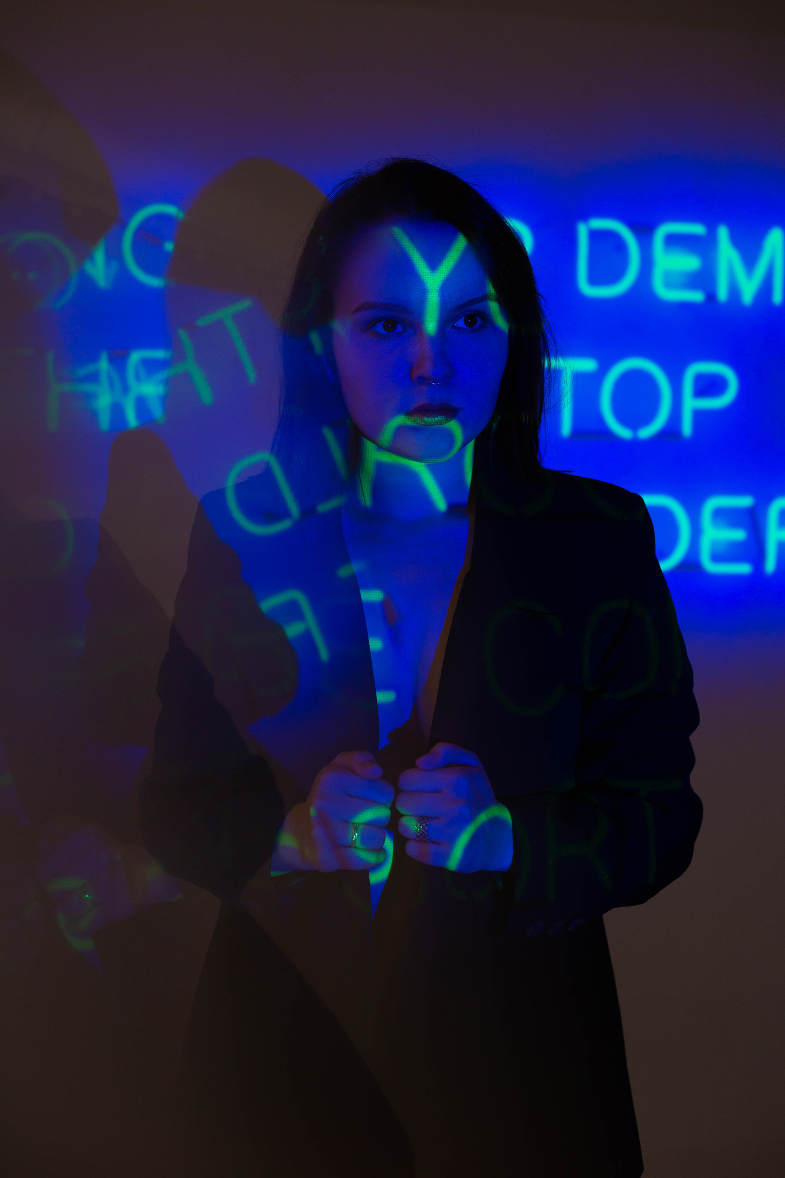 NEON PROJECTOR |KATE. Фотограф Абакумова Анастасия