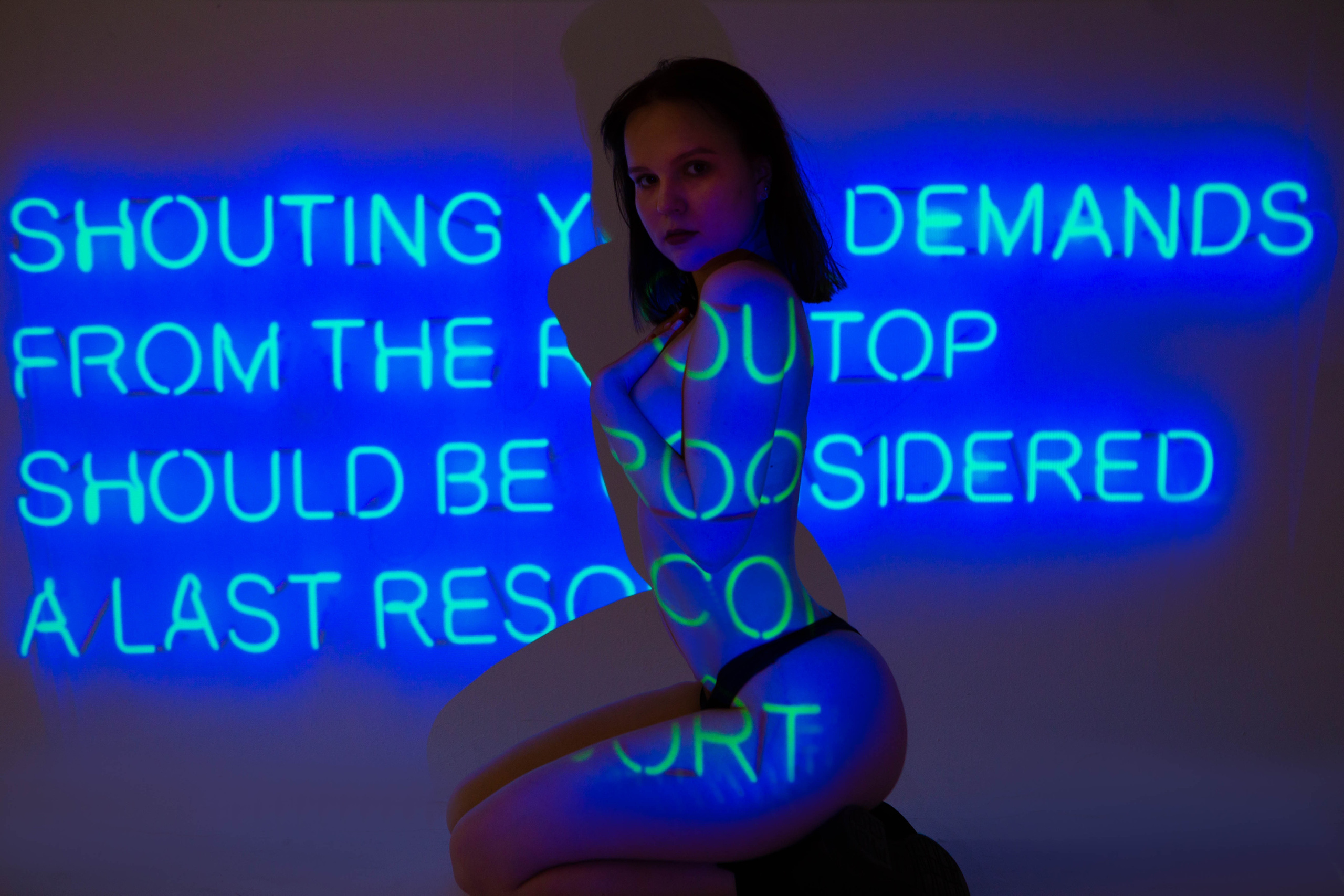 NEON PROJECTOR |KATE. Фотограф Абакумова Анастасия