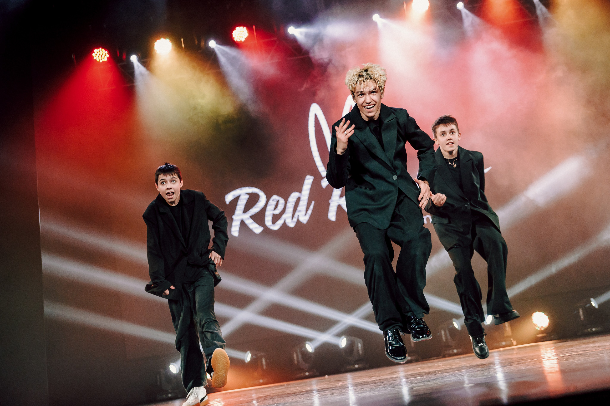 Отчётный концерт танцевальной школы «Red Rabbits» 2025. Лёшка Варзегов — фотограф