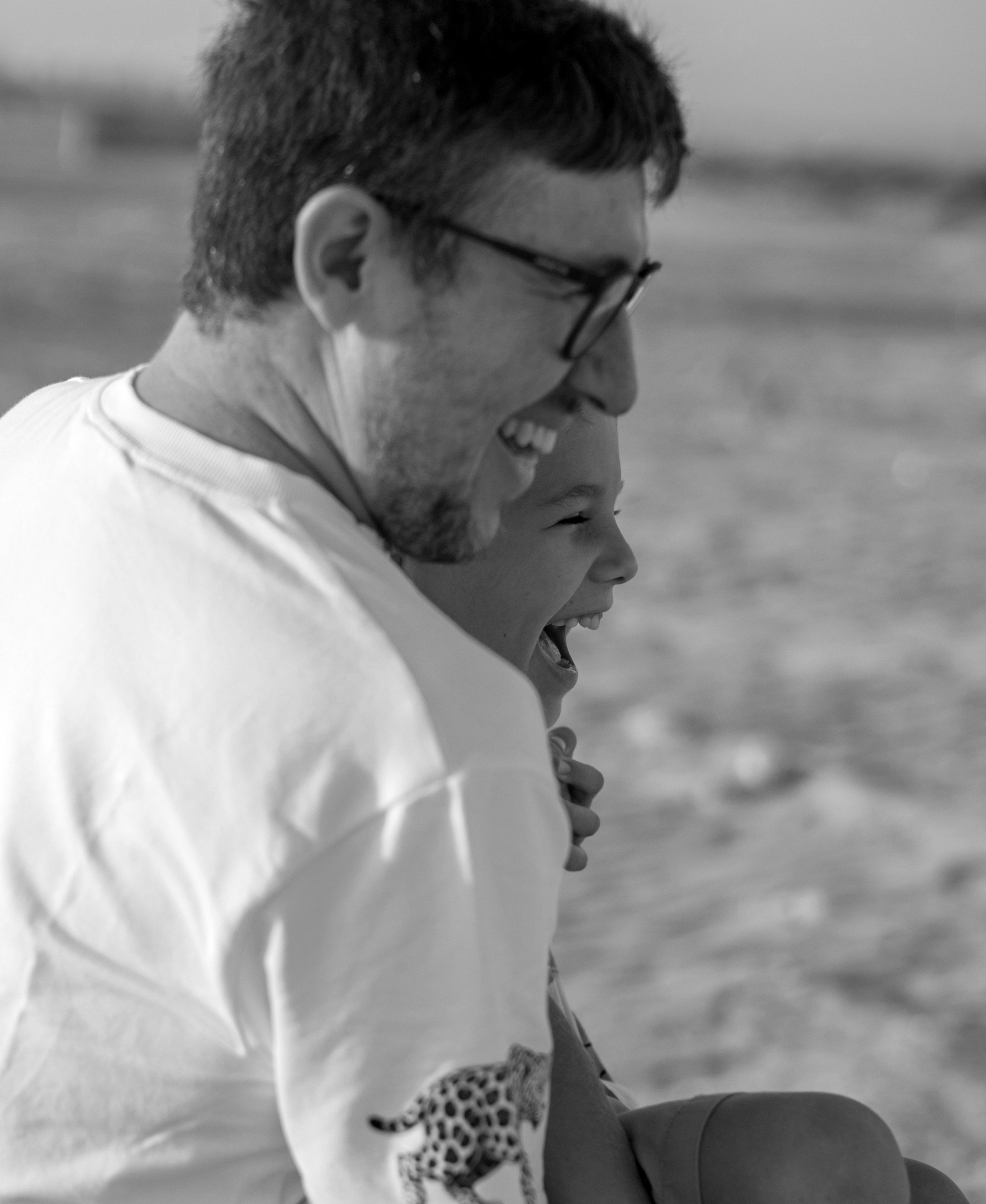 Вечер на берегу моря. צלם ואמן ילדים ומשפחה