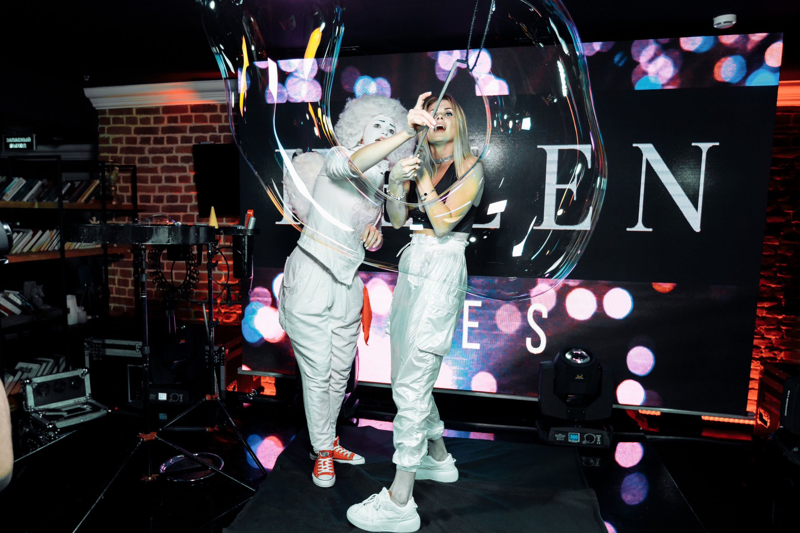 HELEN YES. ARTEMIY IGNATOV