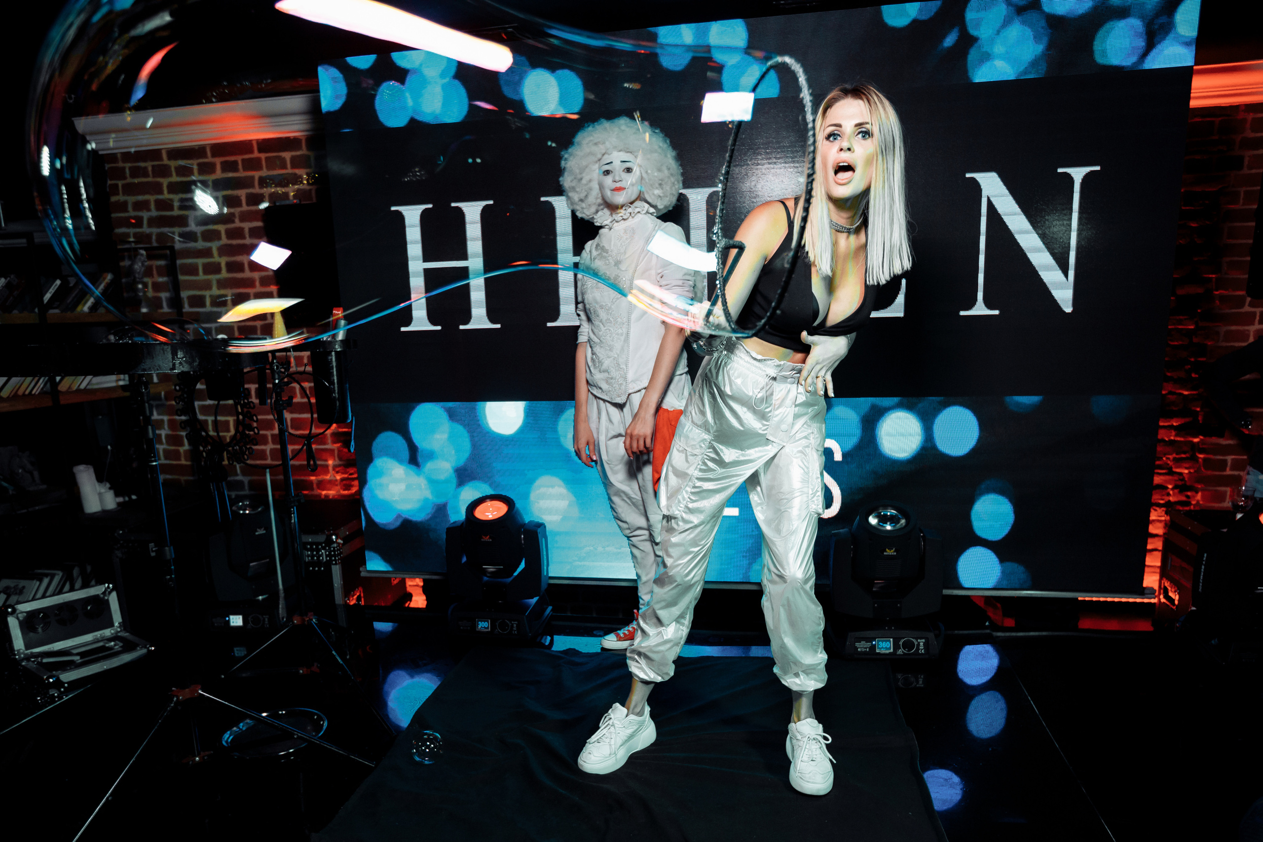 HELEN YES. ARTEMIY IGNATOV