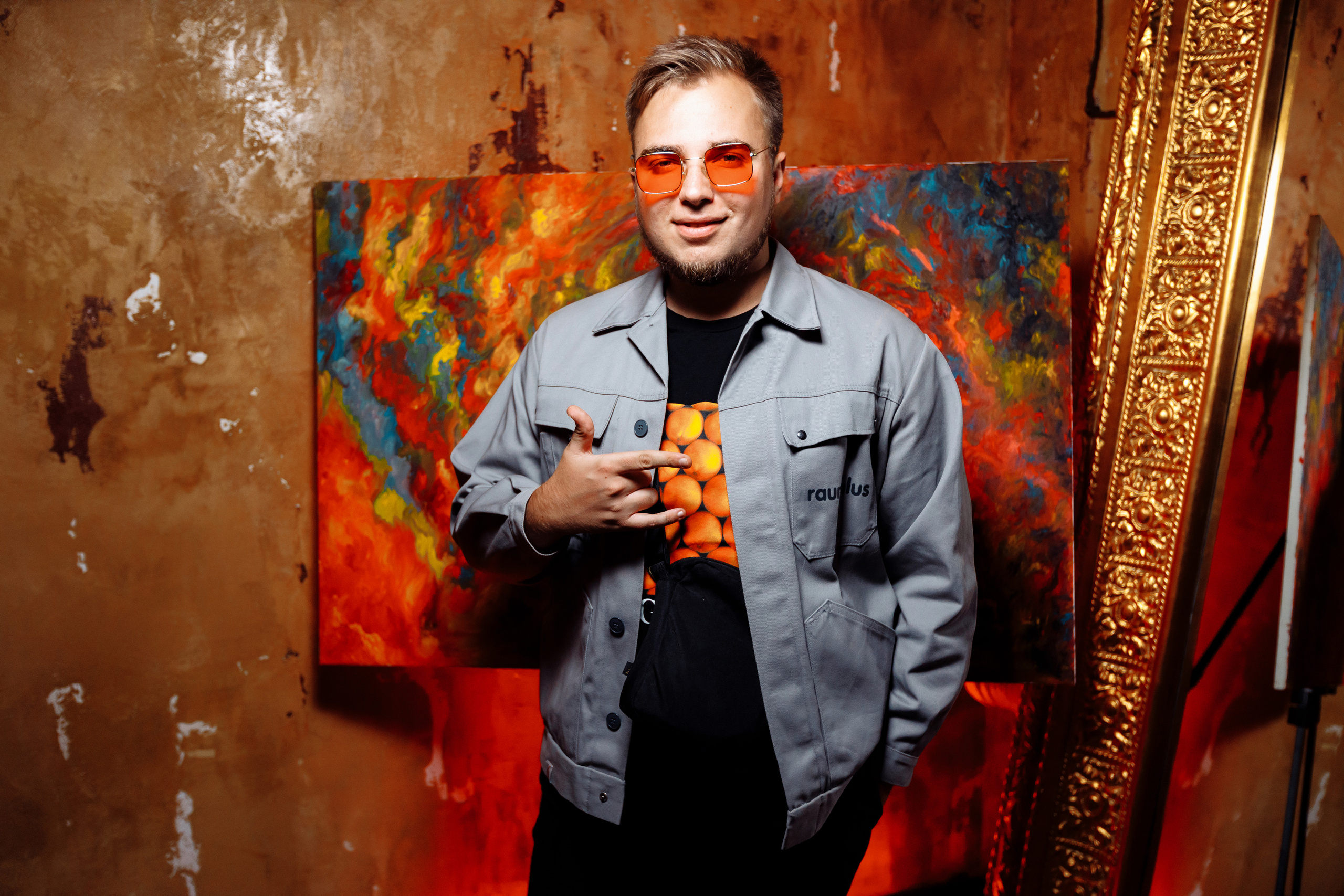 HELEN YES. ARTEMIY IGNATOV