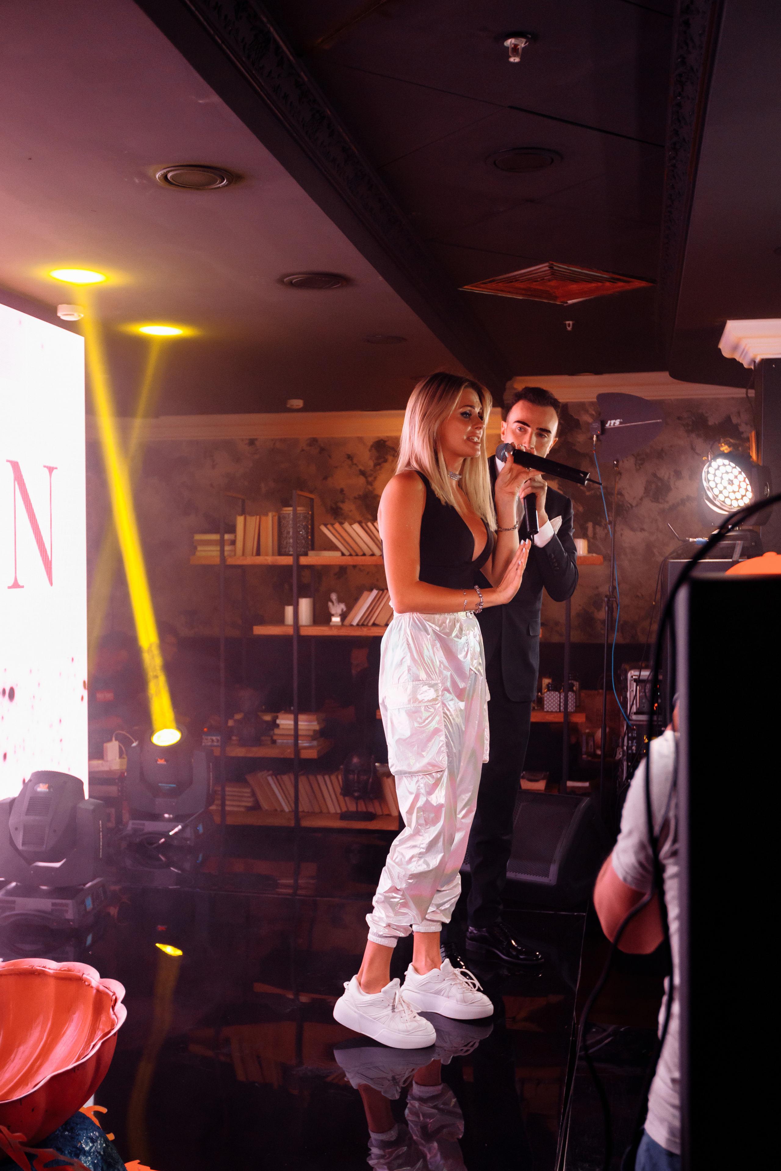 HELEN YES. ARTEMIY IGNATOV