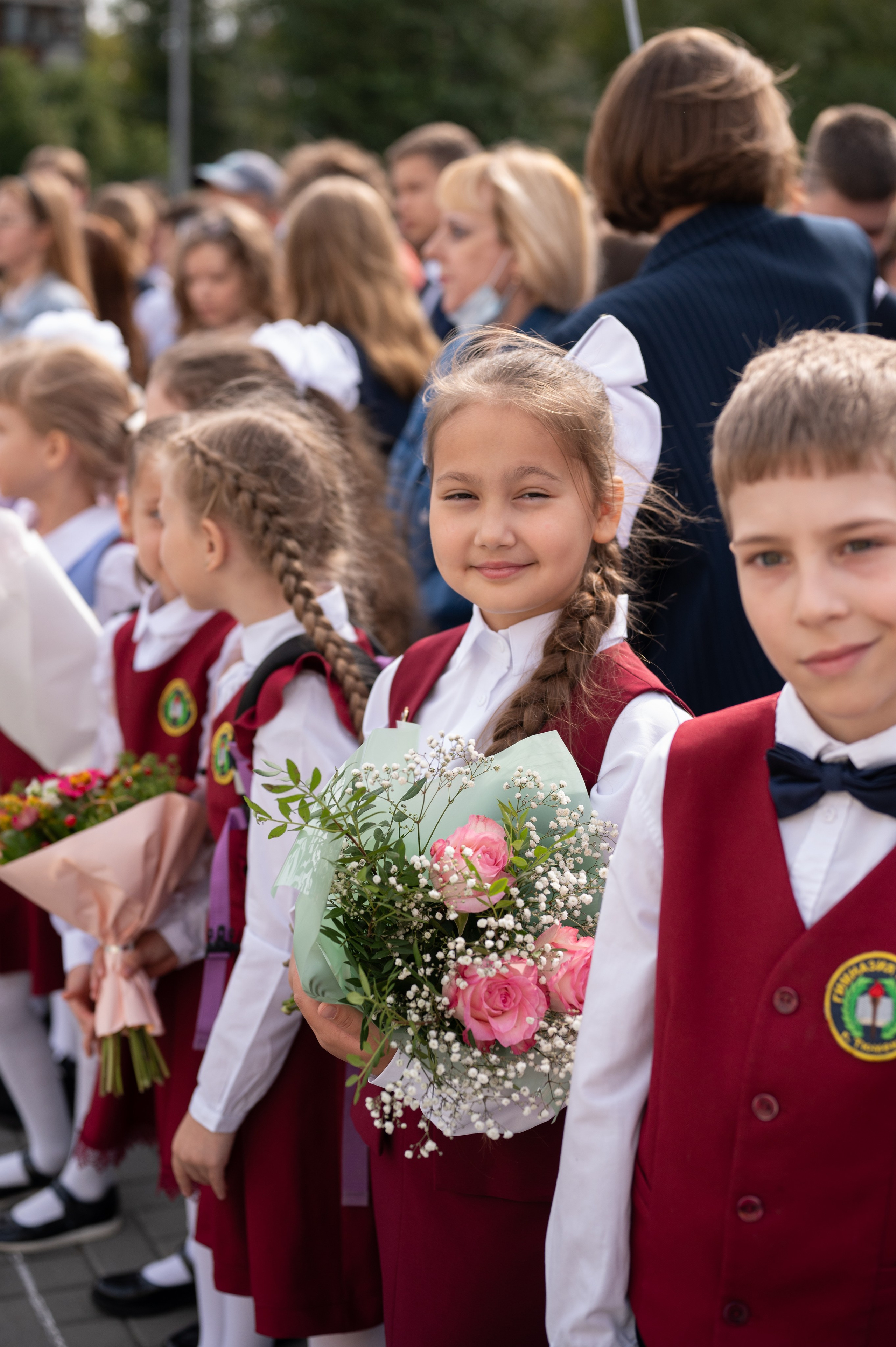 1 сентября 16 гимназия 2 класс (линейка + в классе+ на улице). Фотограф новорожденных, семейный детский в Тюмени Татьяна Морозова