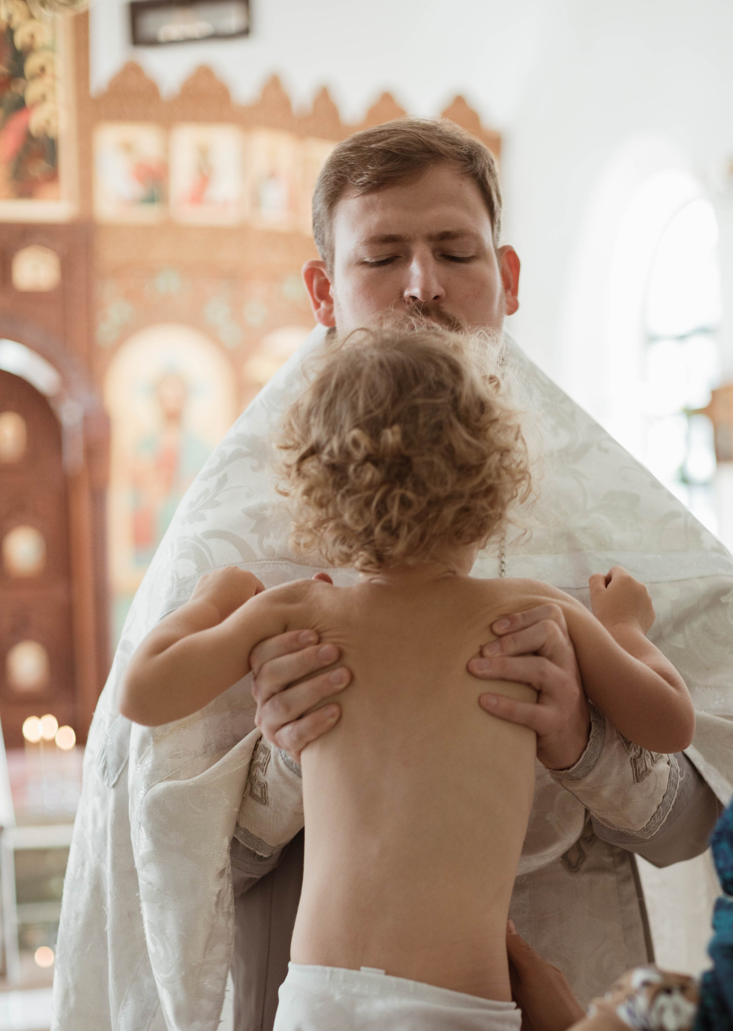 Крещение. Коммерческий фотограф в Алматы Марина Милис. Съёмка для брендов, компаний и проектов