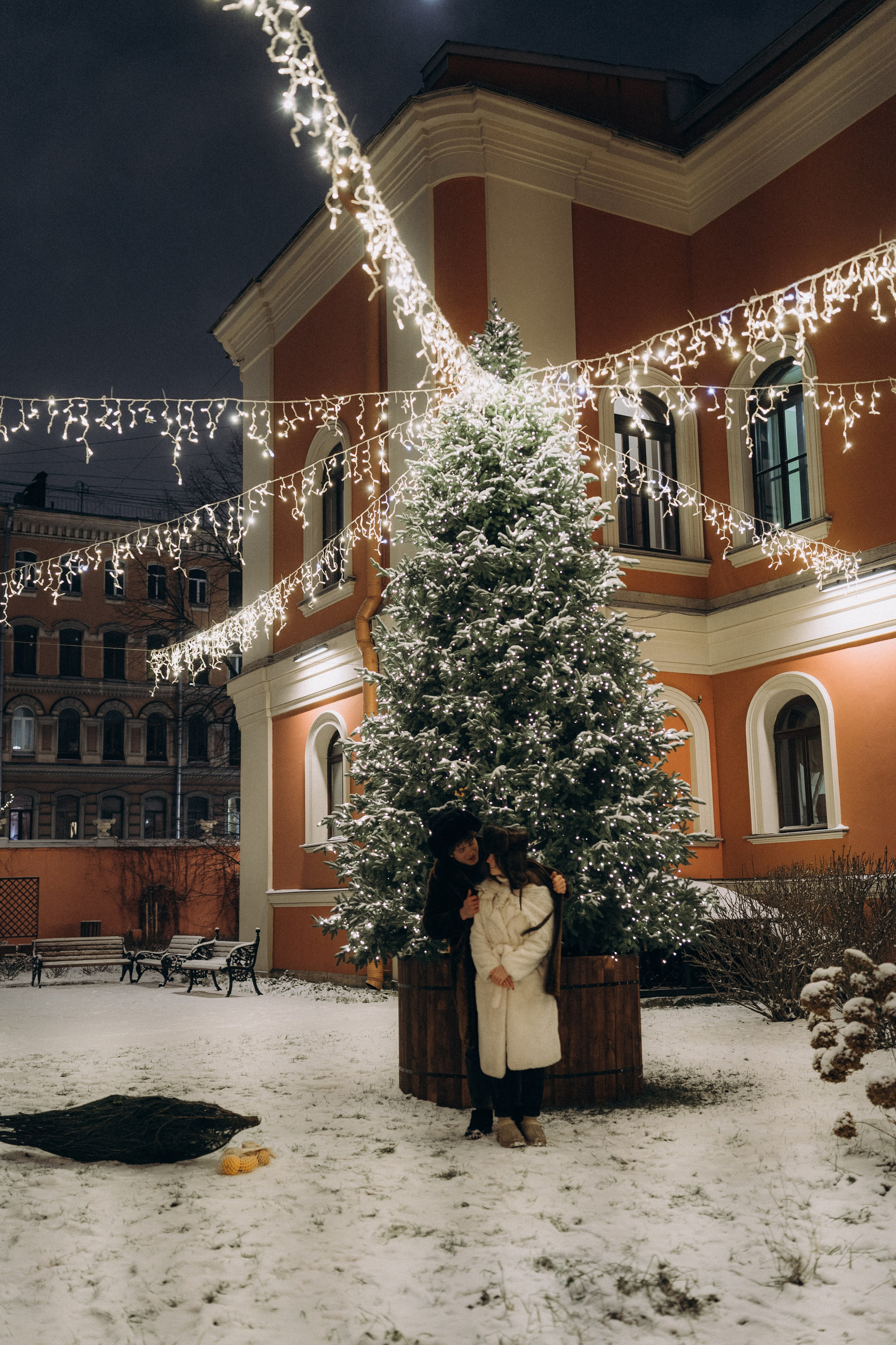 НОВОГОДНЯЯ ПРОГУЛКА ПАРЫ ПО ЧЕРНЫШЕВСКОЙ ПЕРЕД НОВЫМ ГОДОМ. Профессиональный фотограф, Санкт-Петербург — Виктория Богомолова