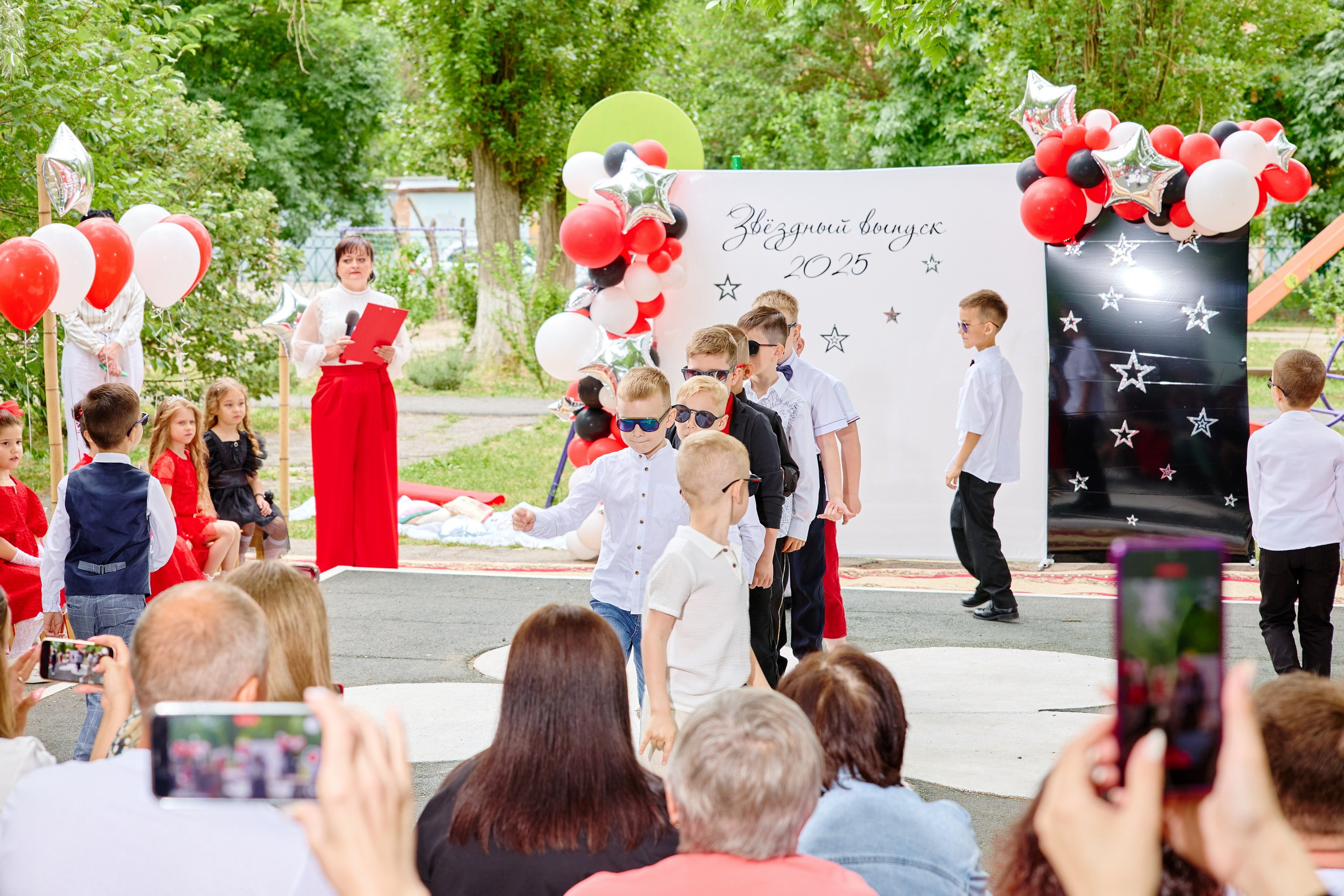 Выпускной 45 сад. Фотограф Выпускные альбомы Таганрог Сергей Коробченко