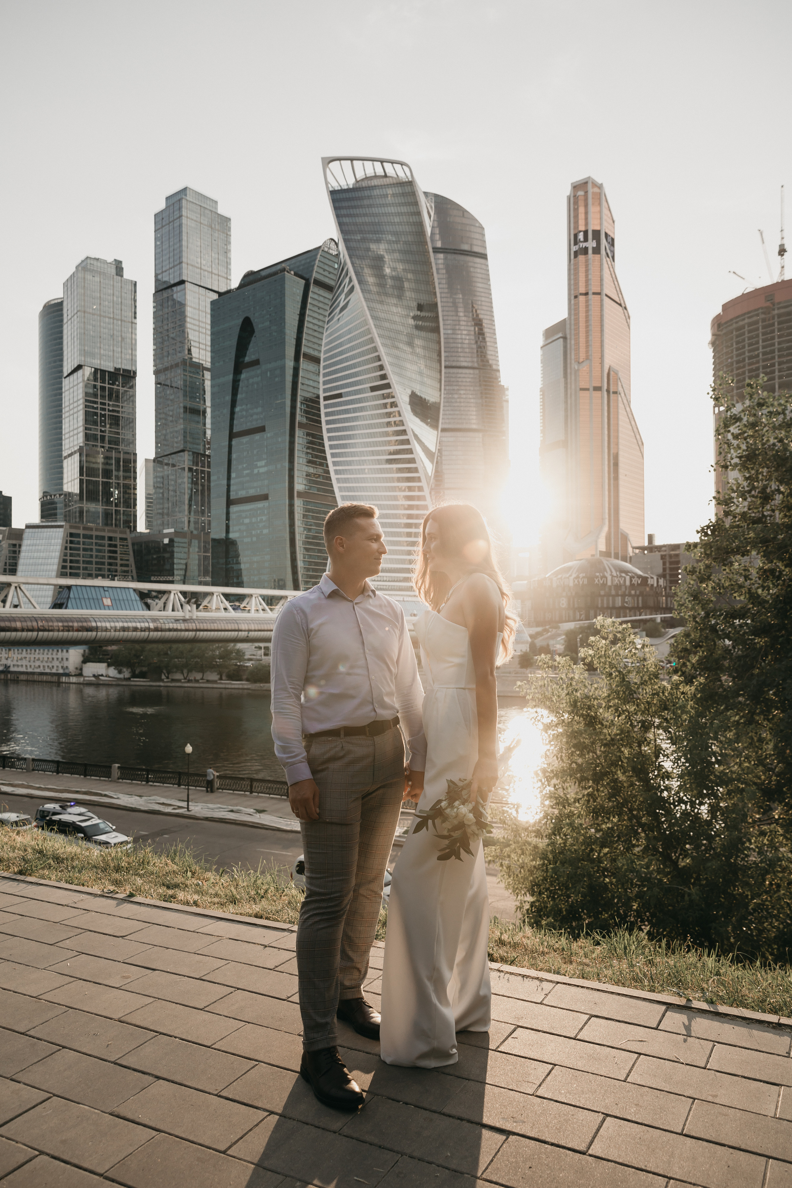 Свадебная фотосессия на берегу Москвы-реки. Свадебный фотограф в Москве Екатерина Гусева