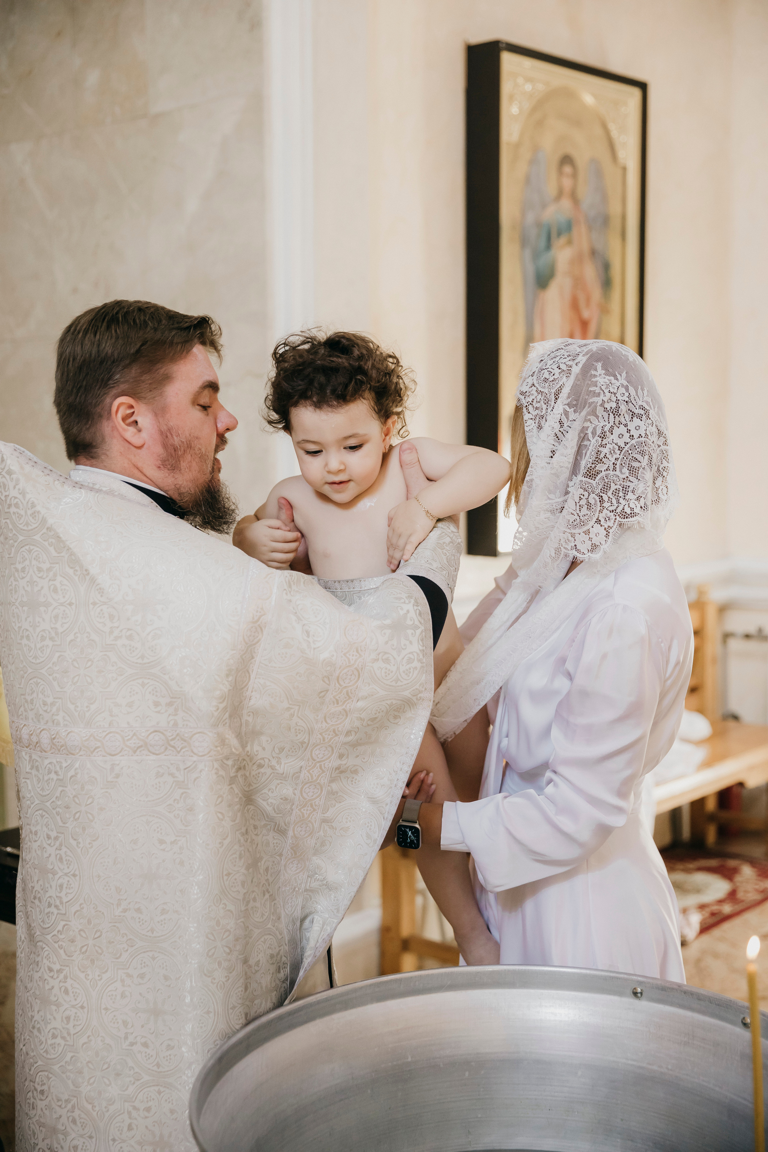 Таинство Крещения в Церкви апостола Иакова Заведеева в Казённой слобод. Свадебный фотограф в Москве Екатерина Гусева