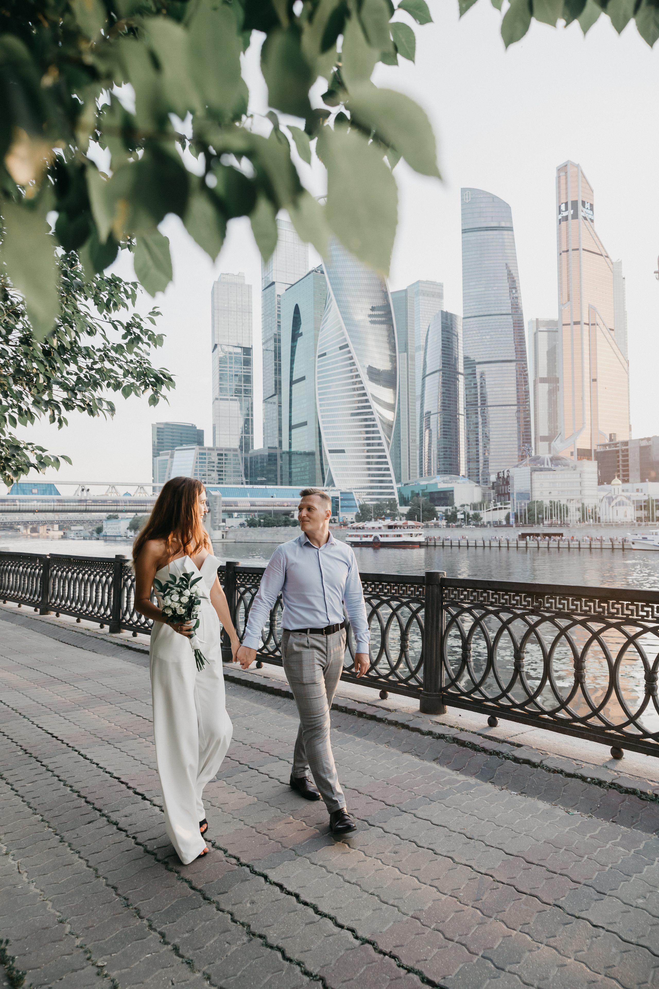Свадебная фотосессия на берегу Москвы-реки. Свадебный фотограф в Москве Екатерина Гусева