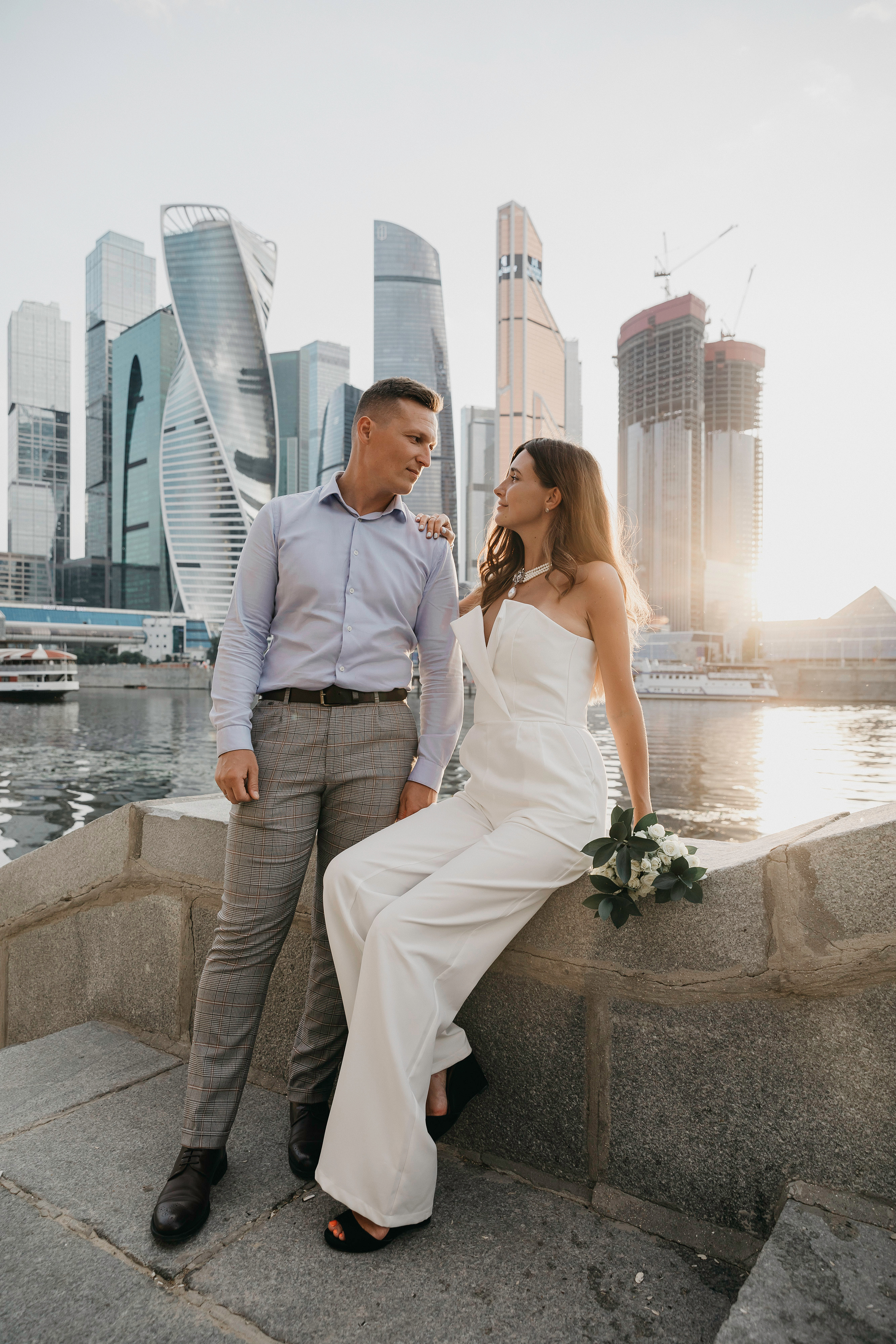 Свадебная фотосессия на берегу Москвы-реки. Свадебный фотограф в Москве Екатерина Гусева