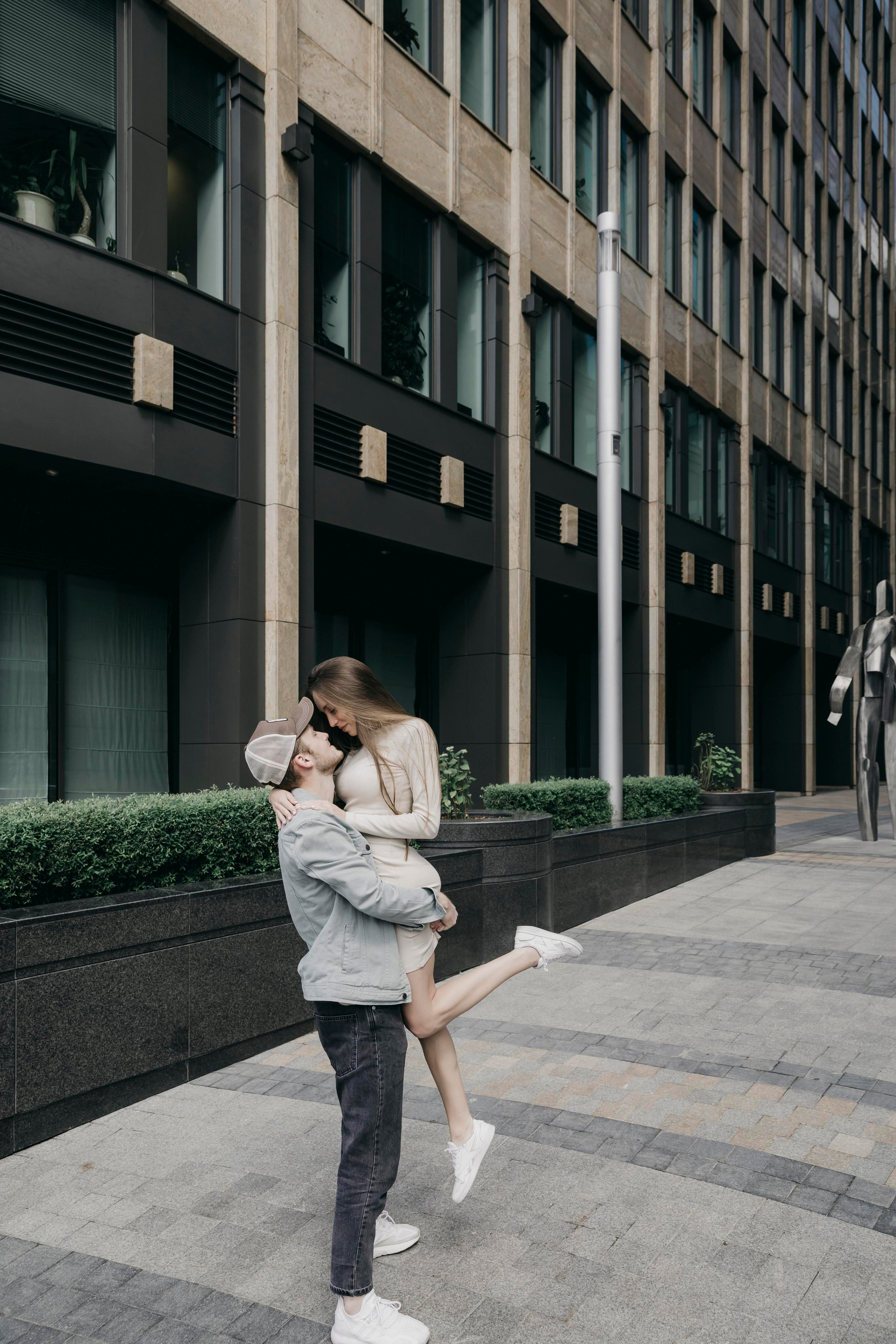 Предсвадебная фотосессия на Белой Площади в Москве. Свадебный фотограф в Москве Екатерина Гусева