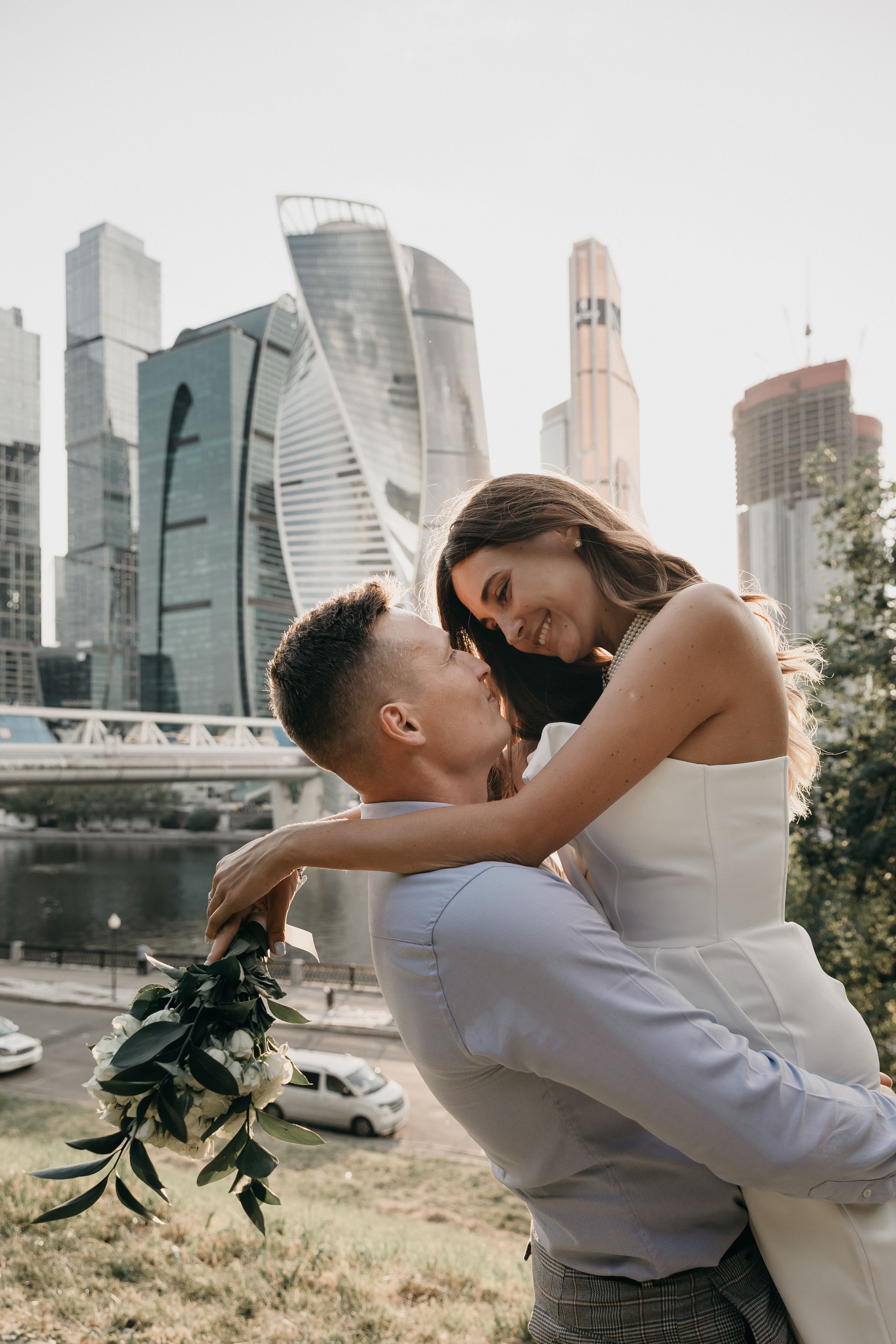 Свадебная фотосессия на берегу Москвы-реки. Свадебный фотограф в Москве Екатерина Гусева