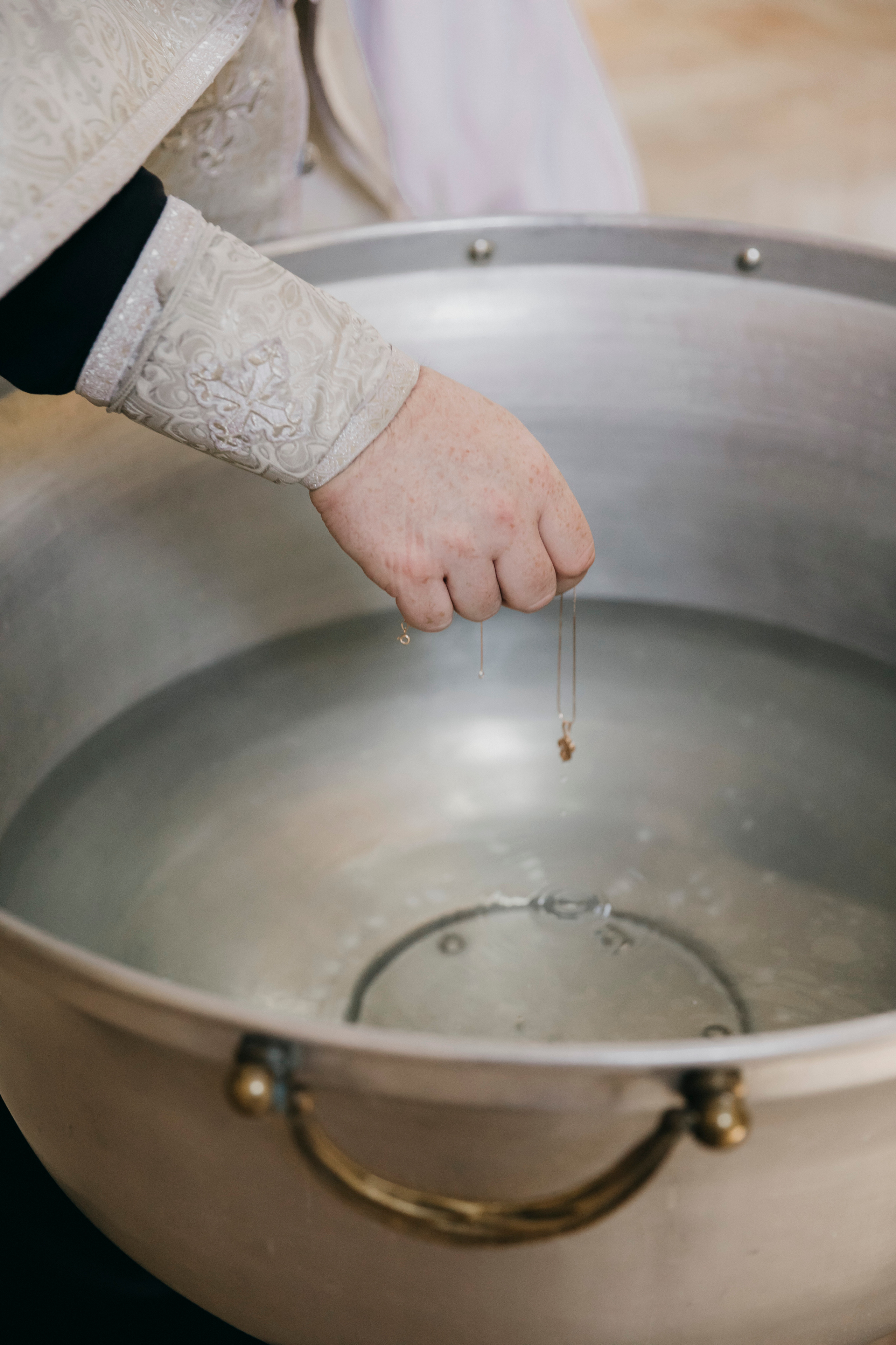 Таинство Крещения в Церкви апостола Иакова Заведеева в Казённой слобод. Свадебный фотограф в Москве Екатерина Гусева