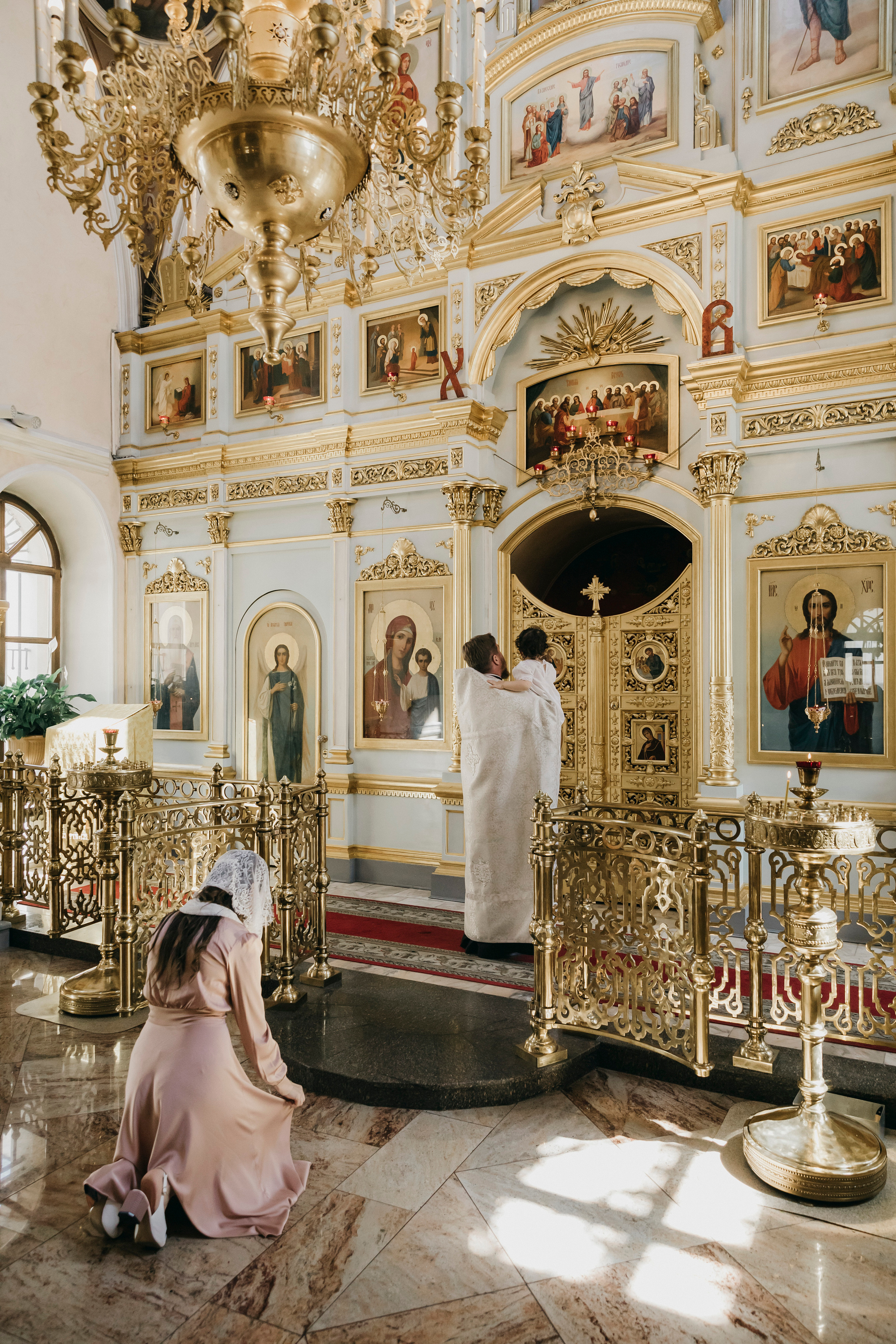 Таинство Крещения в Церкви апостола Иакова Заведеева в Казённой слобод. Свадебный фотограф в Москве Екатерина Гусева