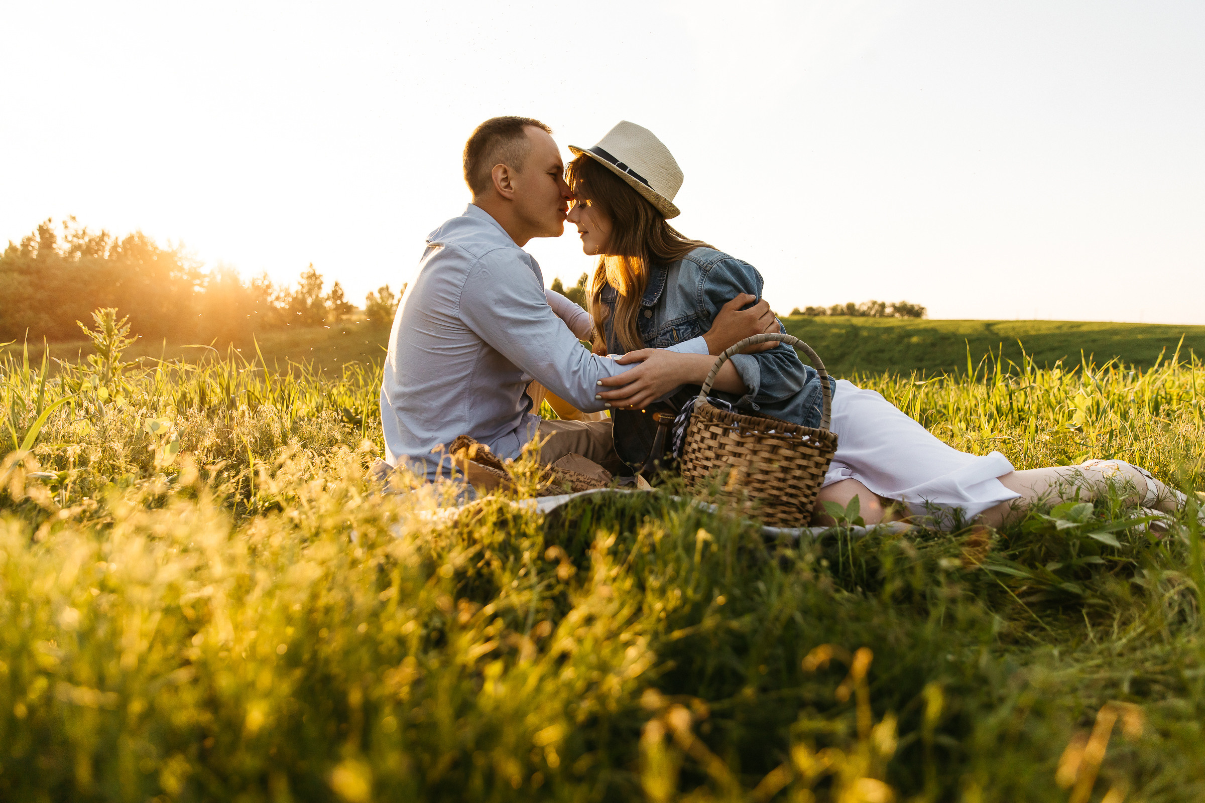 На мопеде на пикник. Фотограф Ян Ежов | Свадебный фотограф в Томске