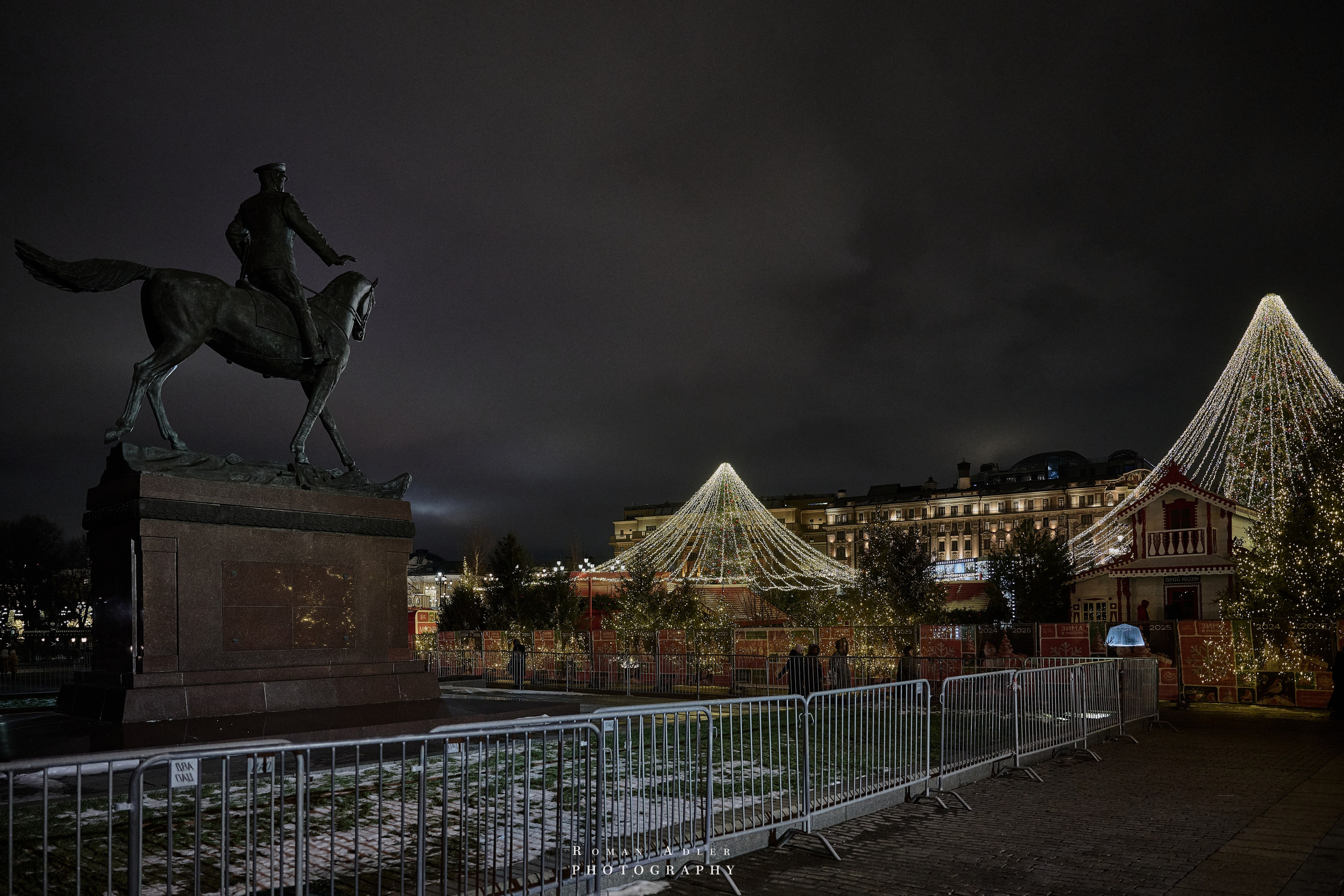 Новогодняя ночная Москва 2025. Фотограф Роман Адлер