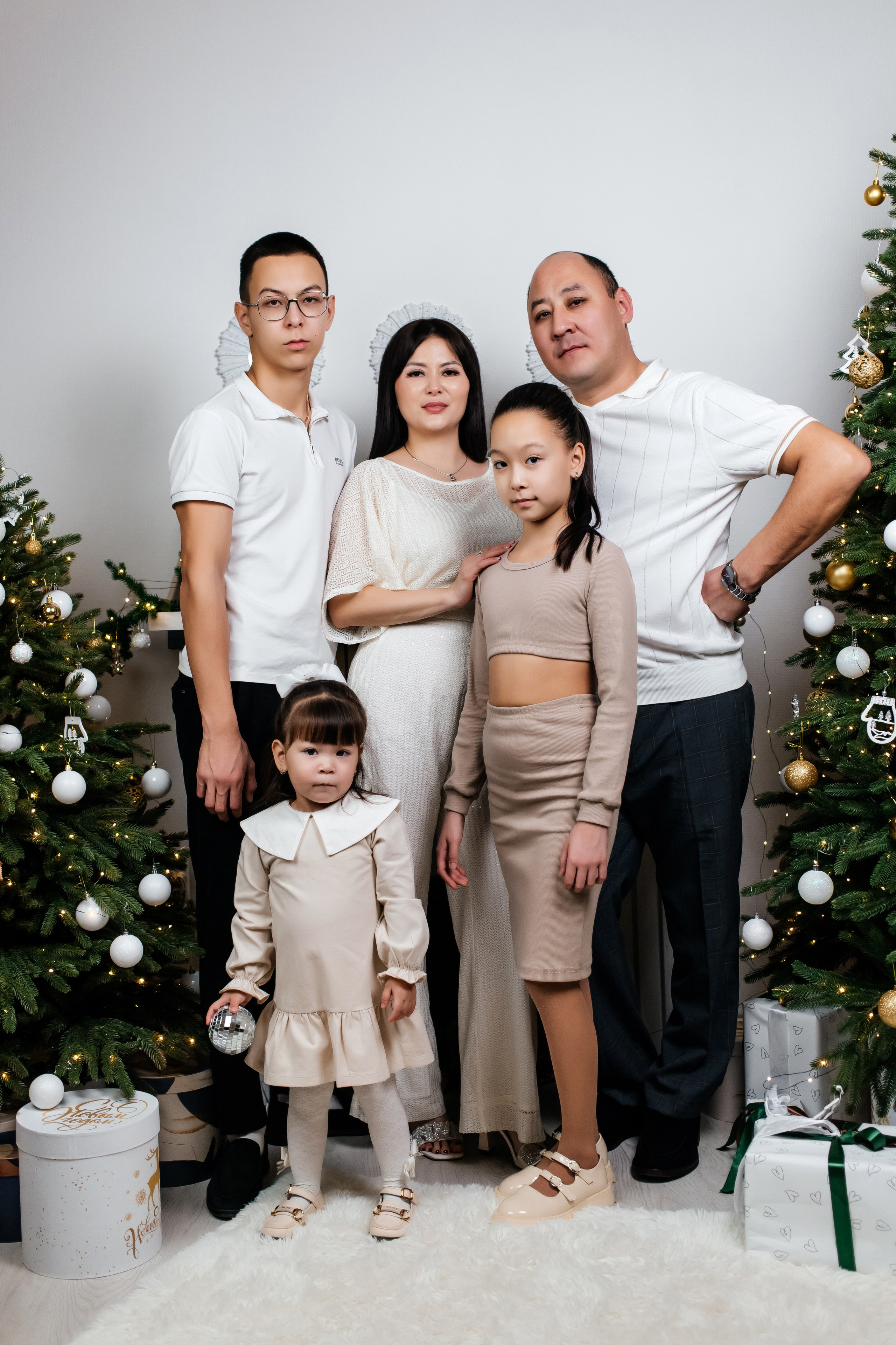 Альмира семейный новый год. Женский фотограф в Оренбурге Ирина Заводчикова