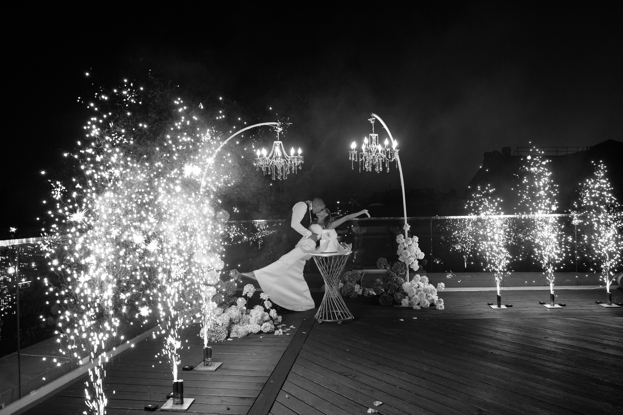 Виктория & Роман. Камерная городская свадьба в видовом ресторане в стиле современная классика. Свадебный фотограф организатор в Санкт-Петербурге Ассоль Опарина