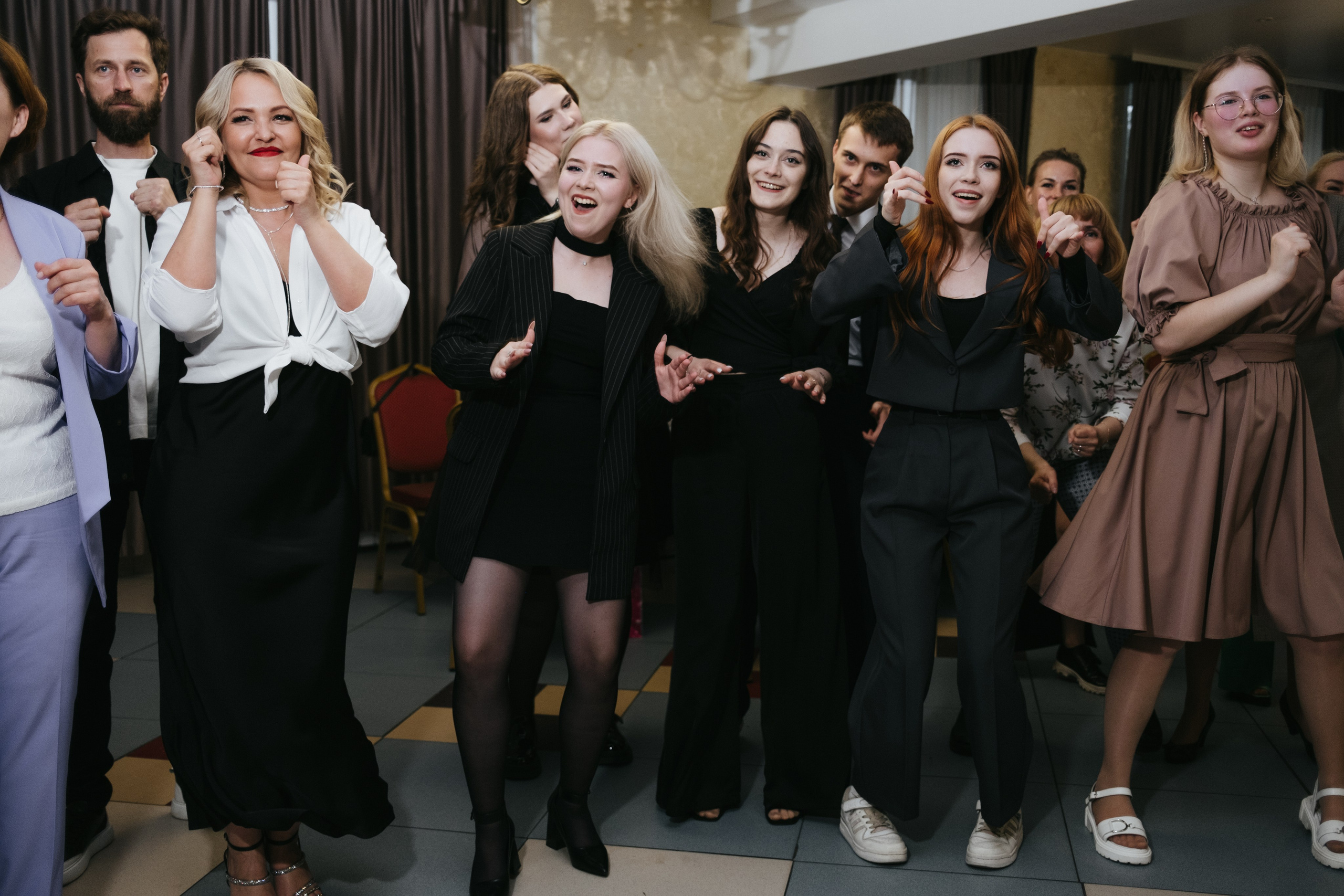 Выпускной 11 класс школы № 30. Свадебный и репортажной фотограф Денис Ожигин в Краснодаре и Краснодарском крае