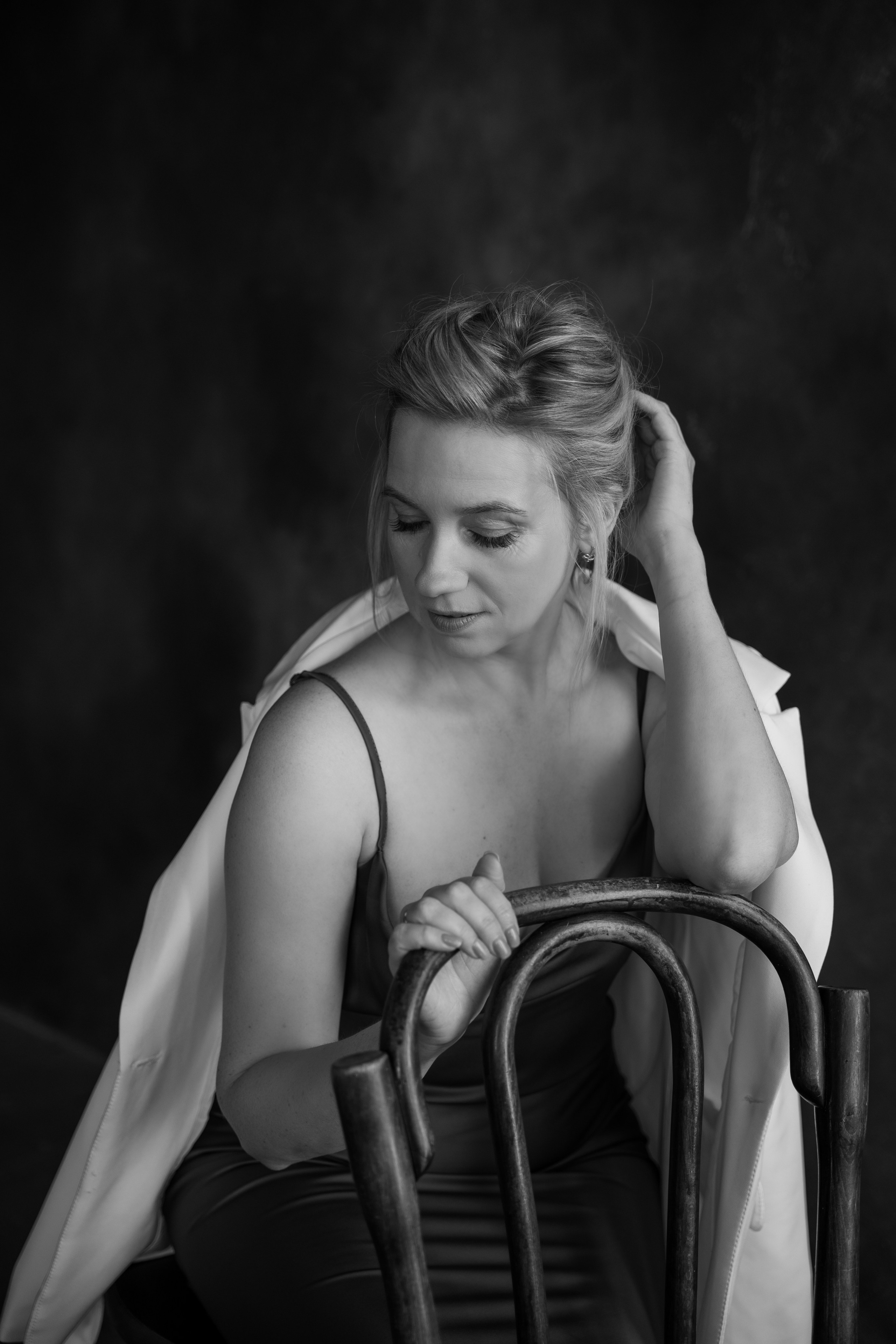 Минималистичная фотосессия для женщины 44 года. Женский фотограф в Красноярске