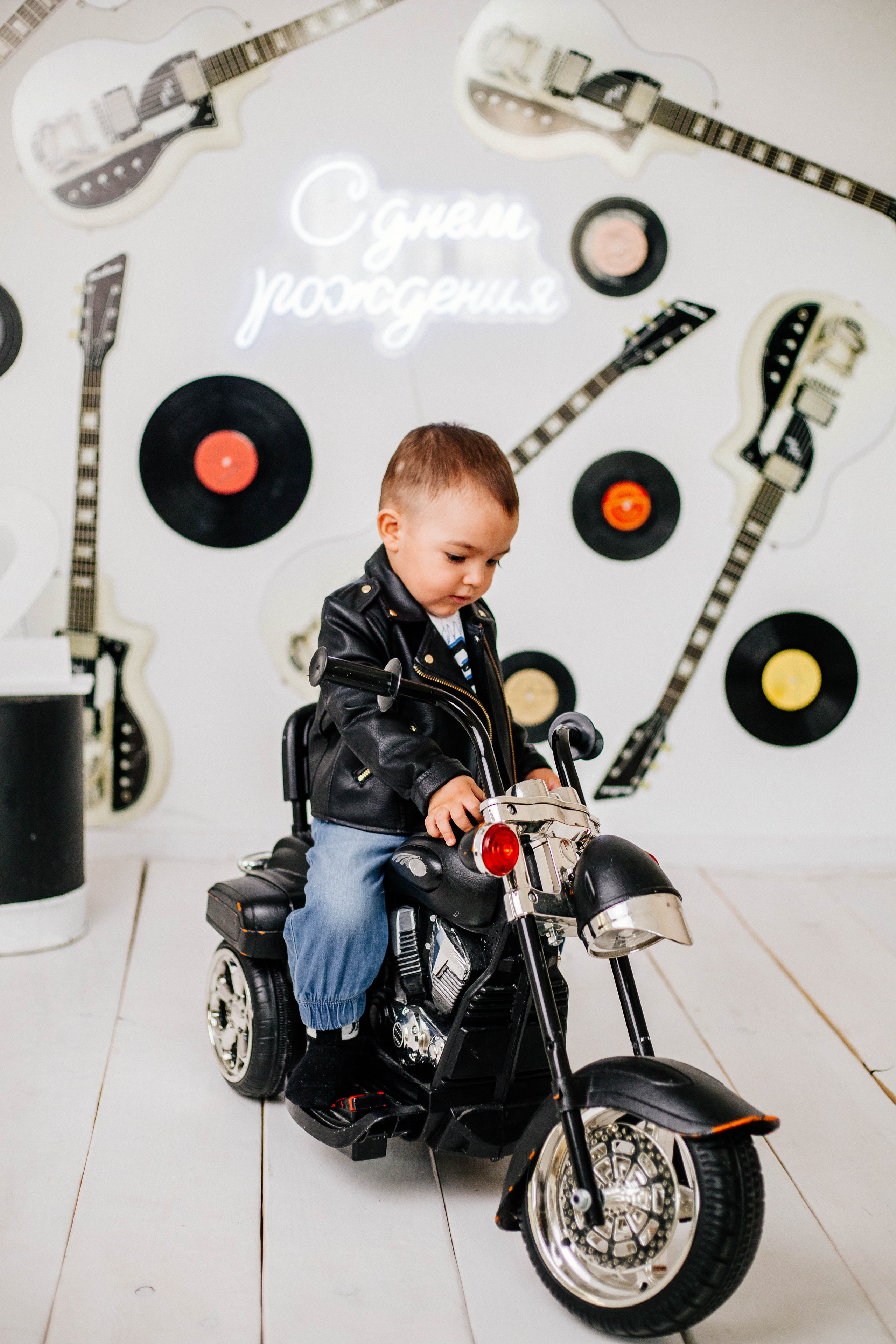 Лев с семьей. Рыжова Тамара