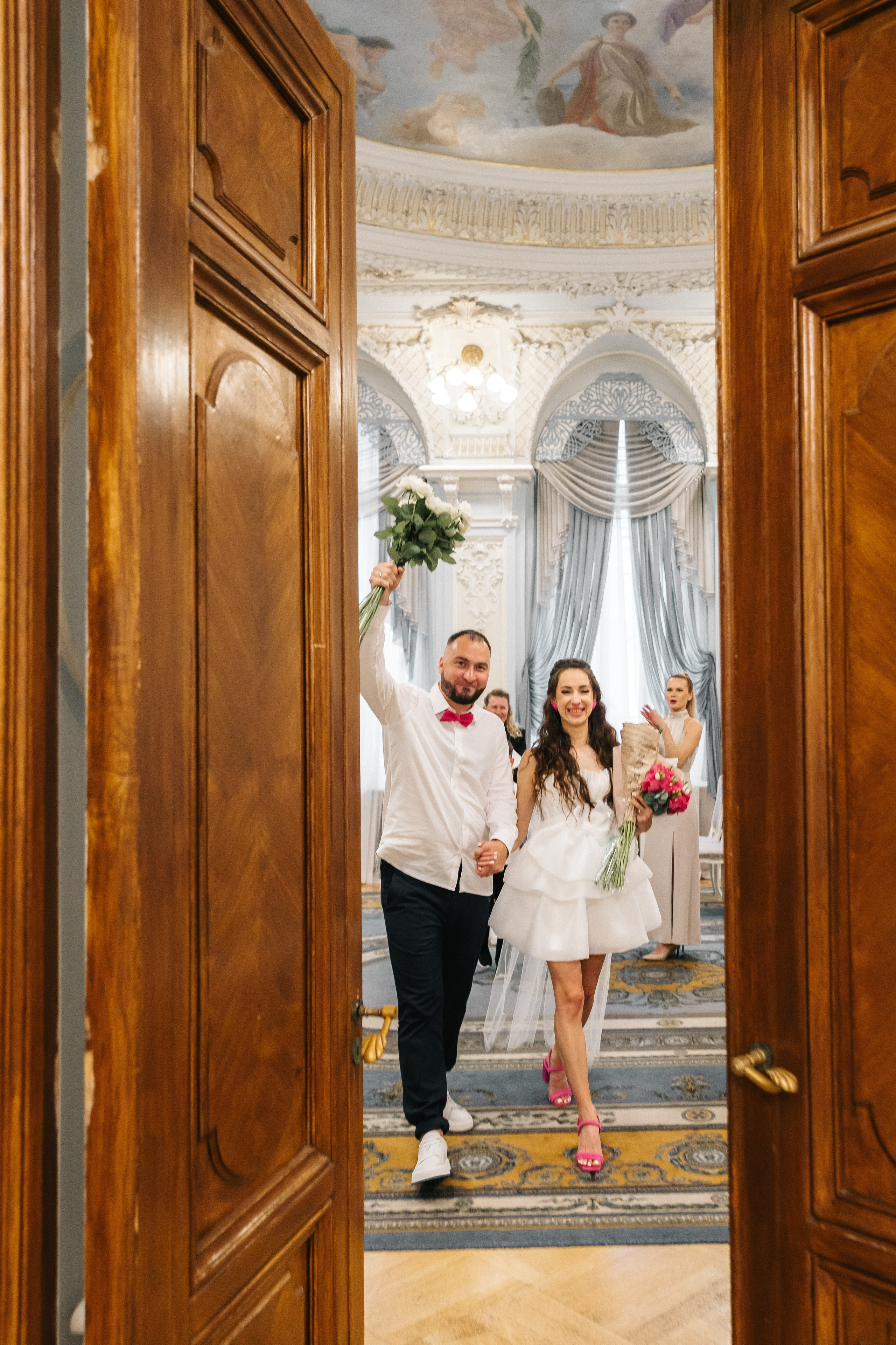 ДВОРЕЦ № 2 | Июль, кабриолет, академия Штиглица. Свадебный фотограф в Санкт-Петербурге Полина Корзухина