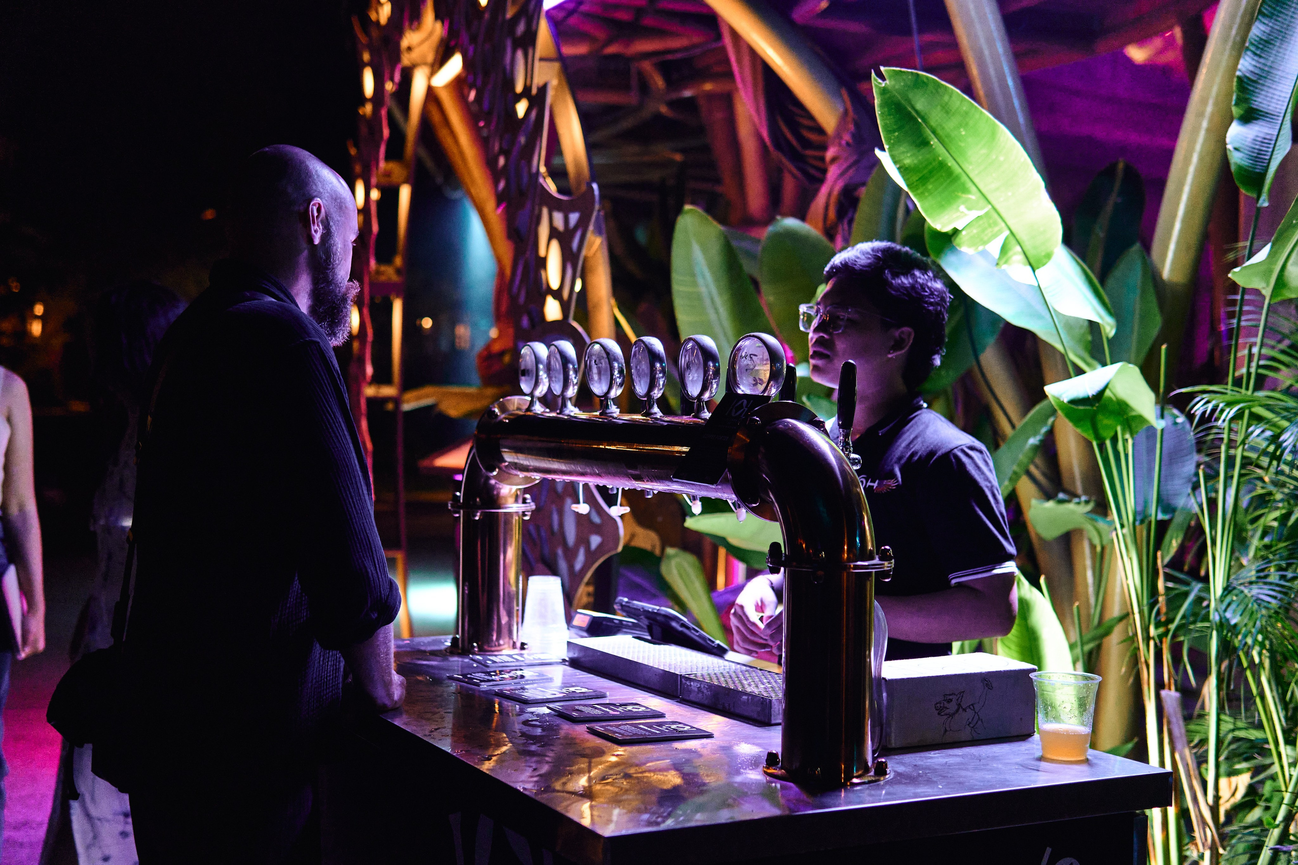 NuanuNight. See the moment and catche. commercial and reportage