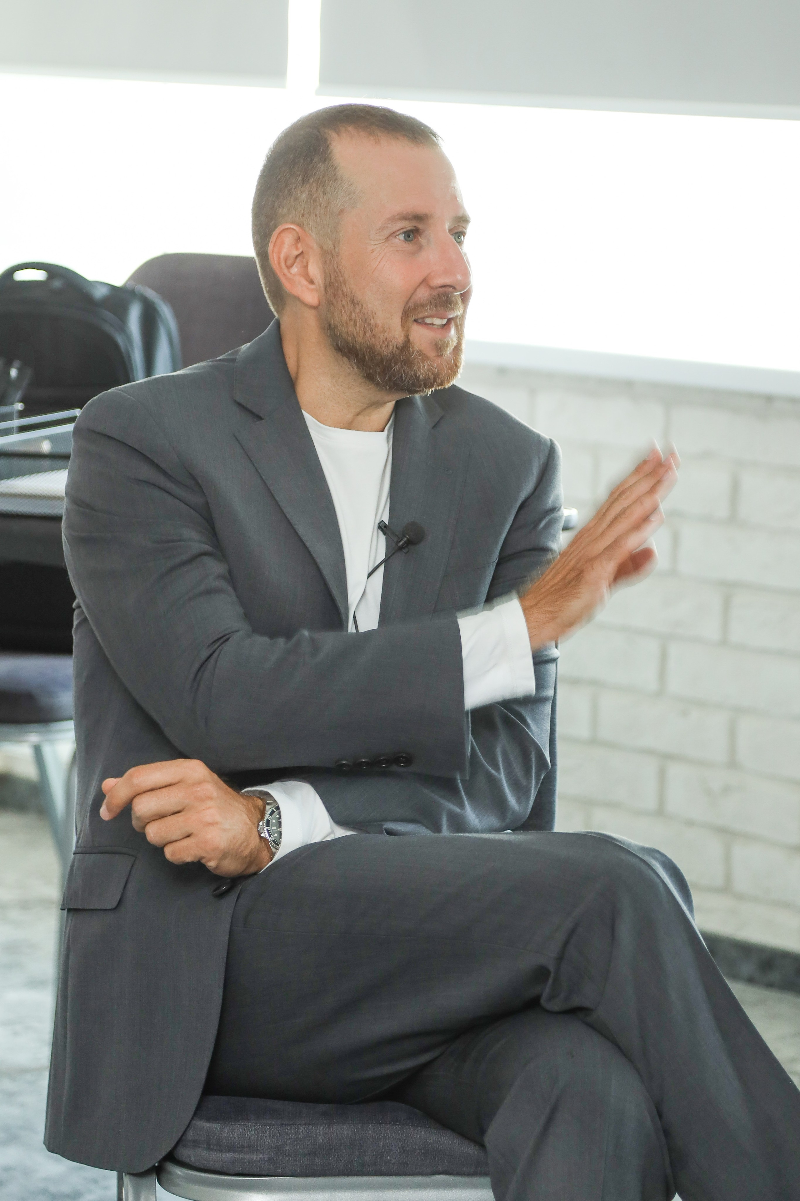 Игорь Рызов деловая встреча. Фотограф Антон Чупринин