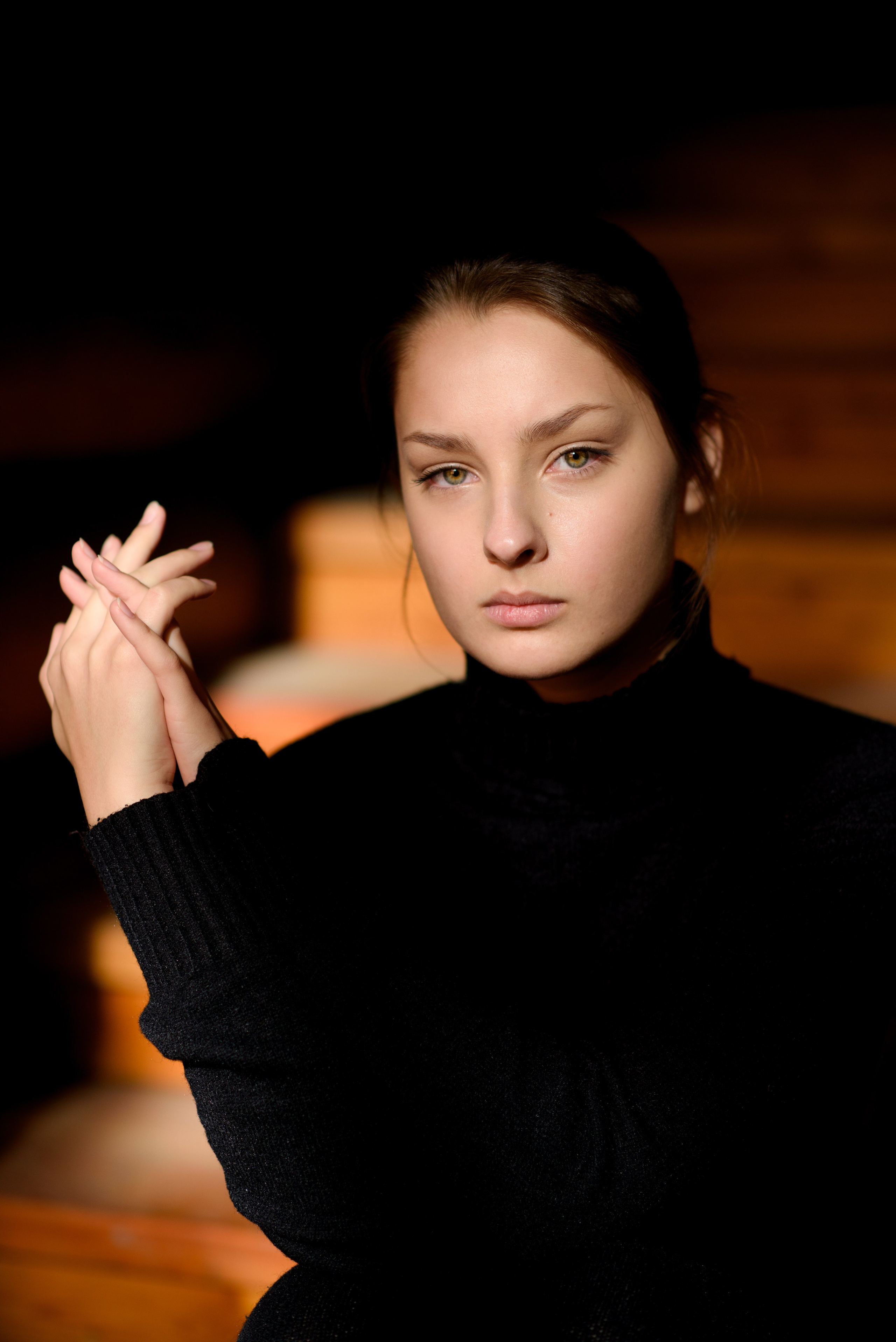 Фотосессия девочки подростка в Коломенском в темном ключе. Главная