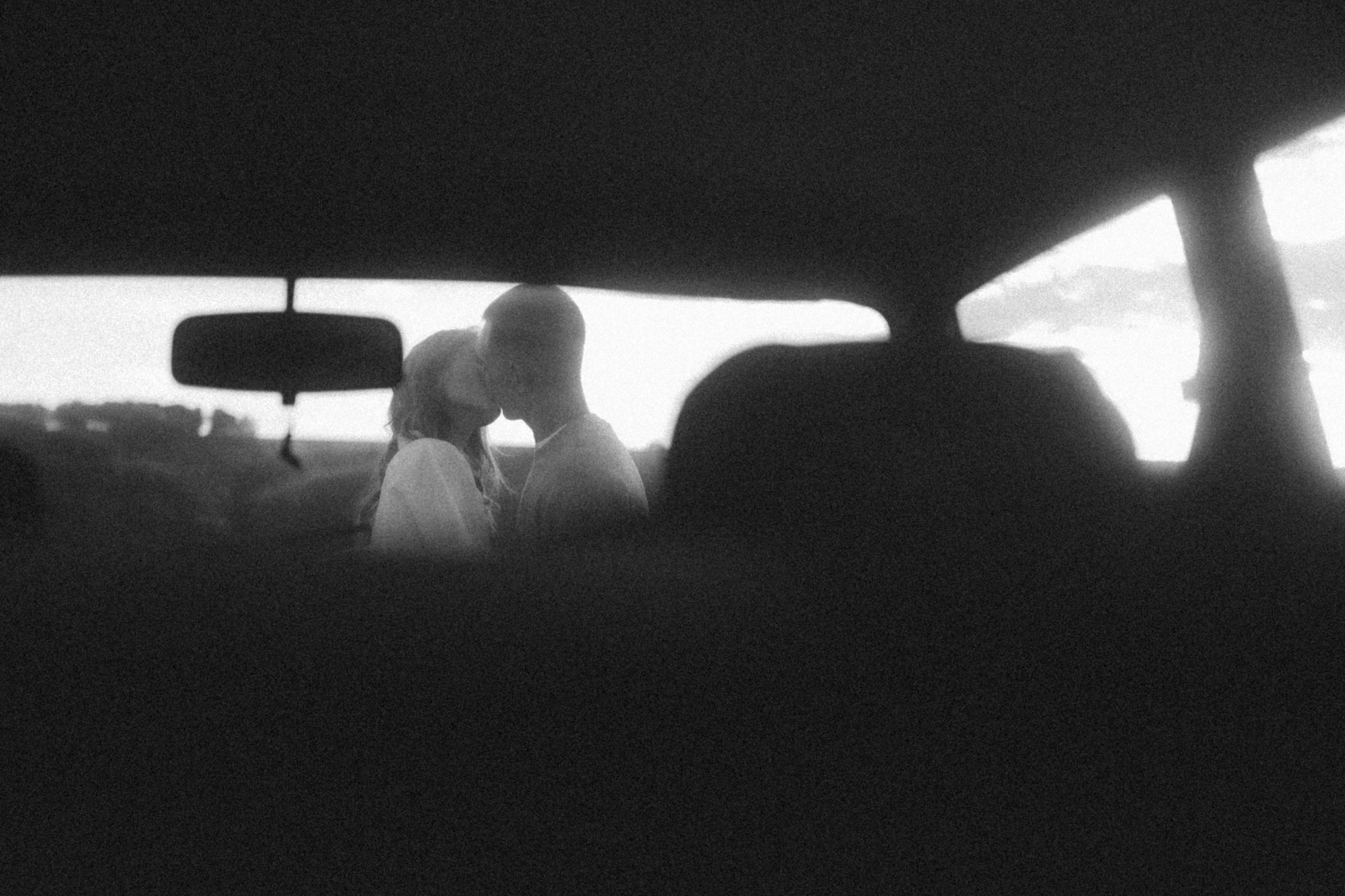 Фотосессия Love Story. Фотограф в Барнауле Дарья Бутурлакина. Люби.Цени.Касайся