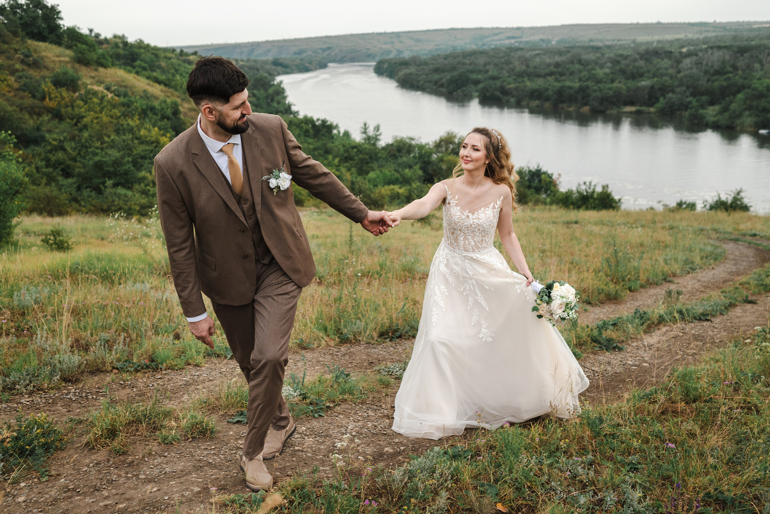 Свадебная фотосессия на природе, в парке Лога, Каменск-Шахтинский. Фотограф в Каменске-Шахтинском Ольга Сагал