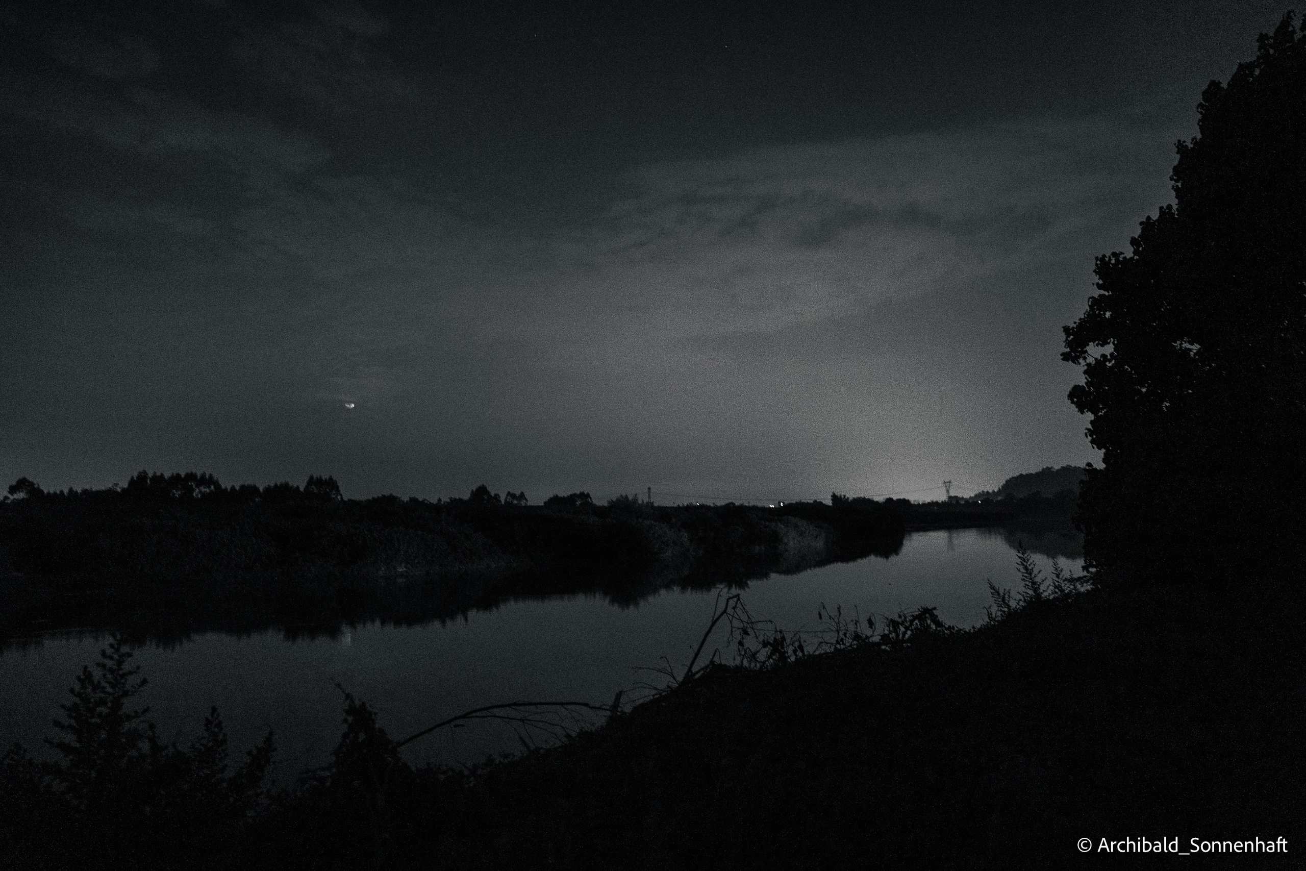 Weekend kayaking trip. Photographer in Guangzhou, China. Archibald Sonnenhaft