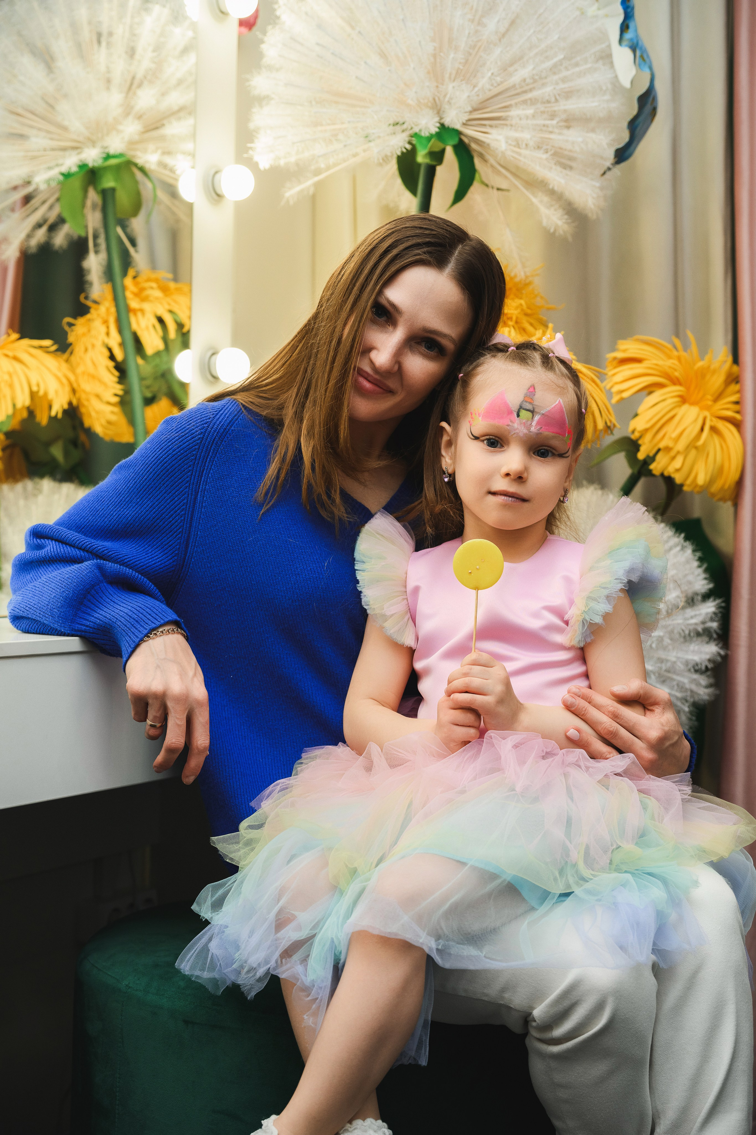 Когда заказывают фотографа на День рождения, обычно подразумевают репортажную съемку, но я не ограничиваю себя одним стилем. Портрет с Вашим ребёнком займет свое место в семейном архиве.