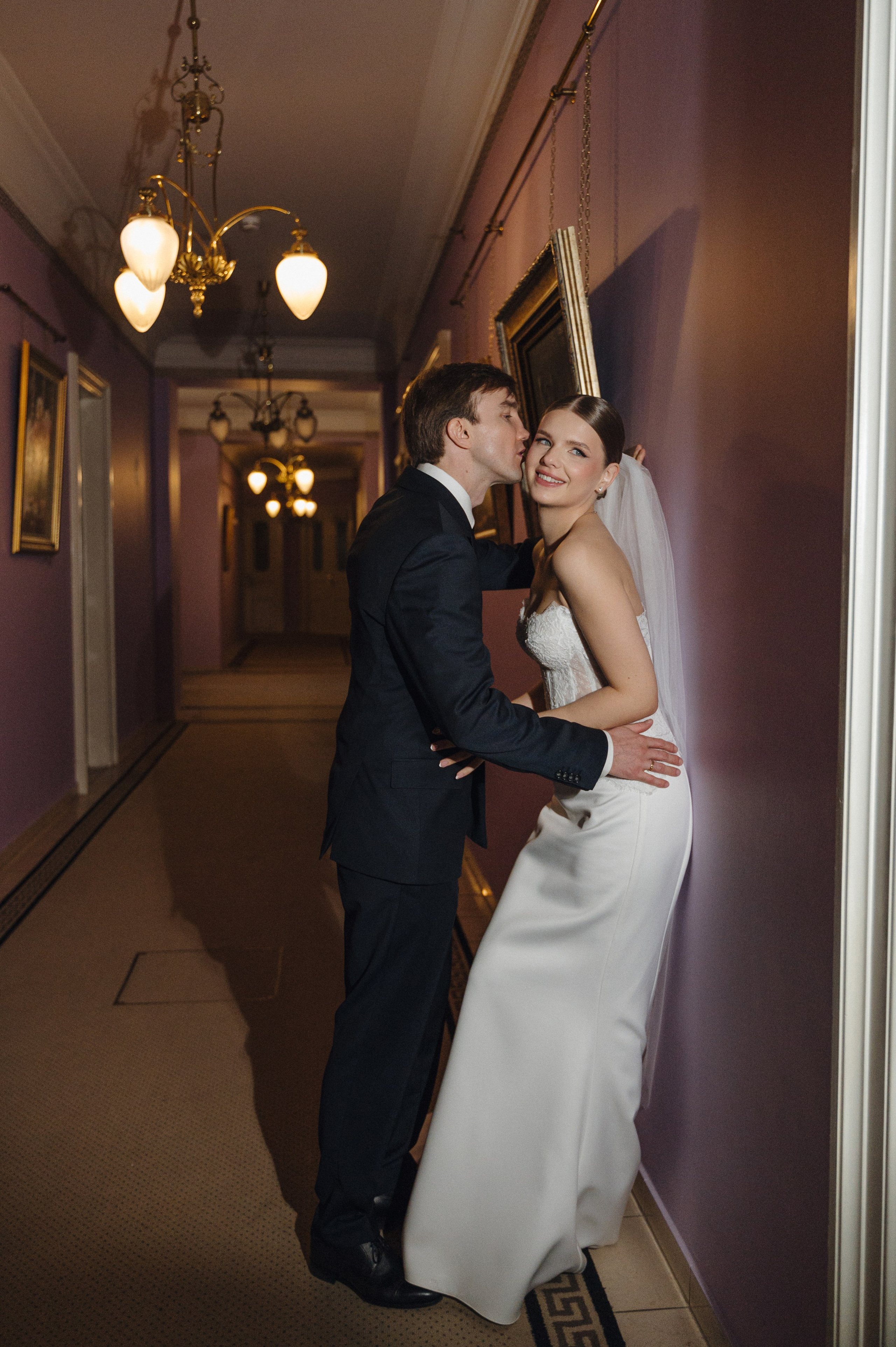 Дмитрий и Луиза. Гостиница Националь и ресторан Белуга. Свадебный фотограф Москва и Санкт-Петербург. Анастасия Чудина