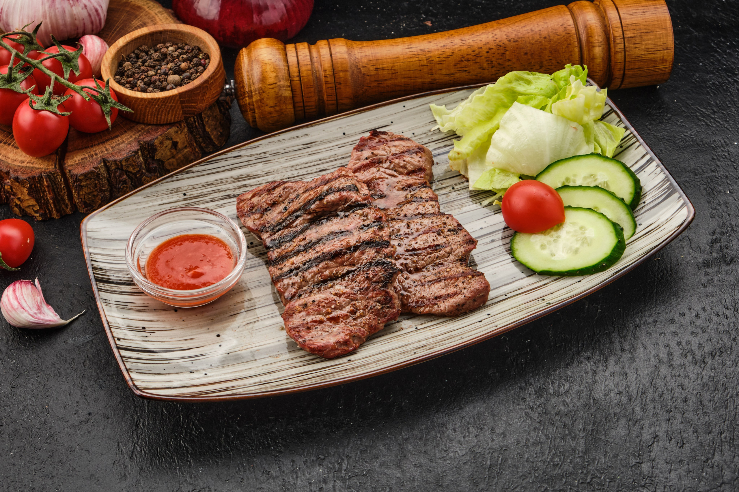 რესტორნის ფოტოგადაღება ბურგერებითა და გრილ მენიუთი | ფუდ ფოტოგრაფი და ინტერიერები თბილისი. კომერციული ფოტოგრაფი თბილისი | კერძებისა და პროდუქციის გადაღება | გორბაჩოვი ვიტალი