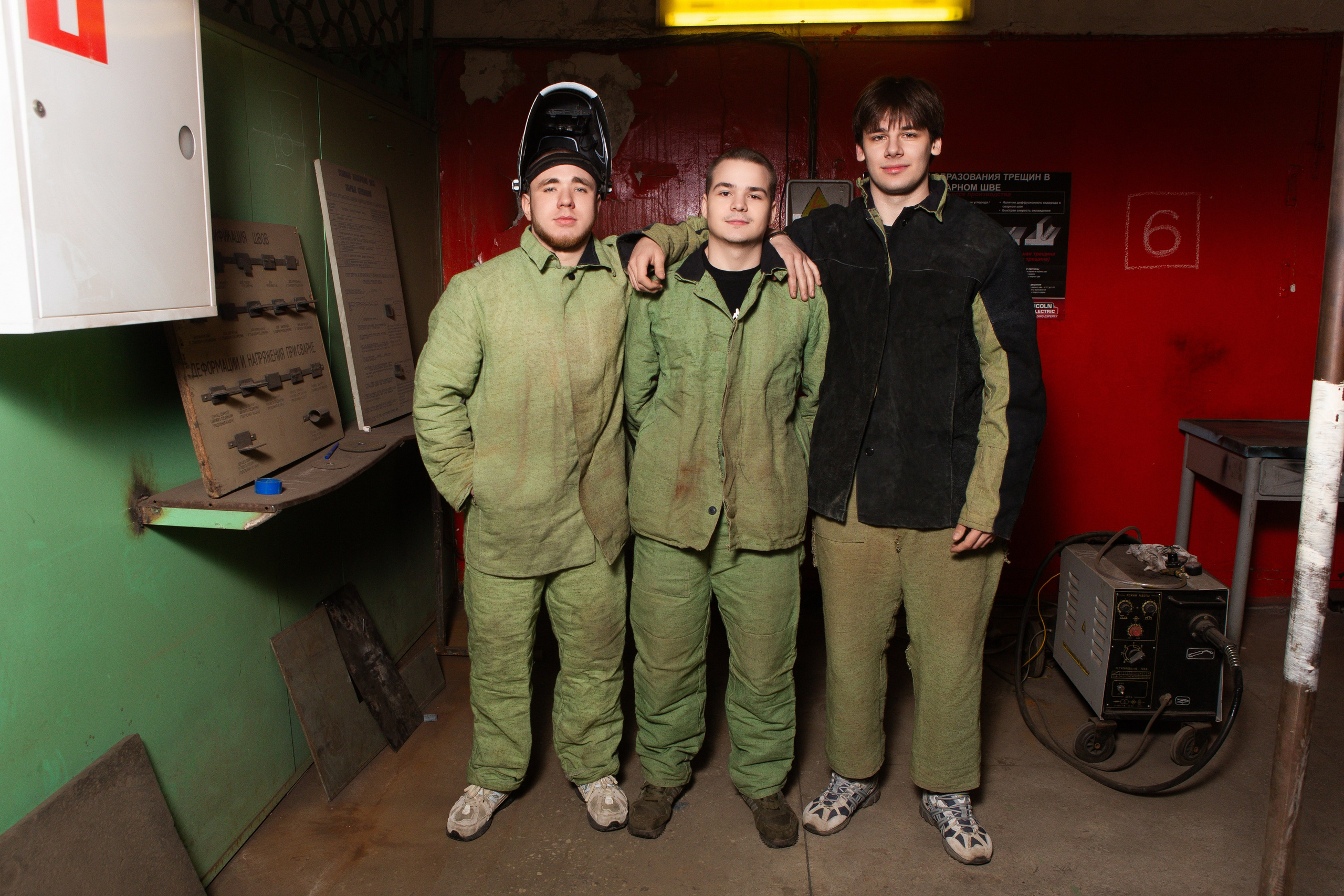 Фотосессия в Цеху для Выпускников Сварочного Производства | Твой Альбом Мценск. ТВОЙ АЛЬБОМ / ТВОИ ПРАВИЛА