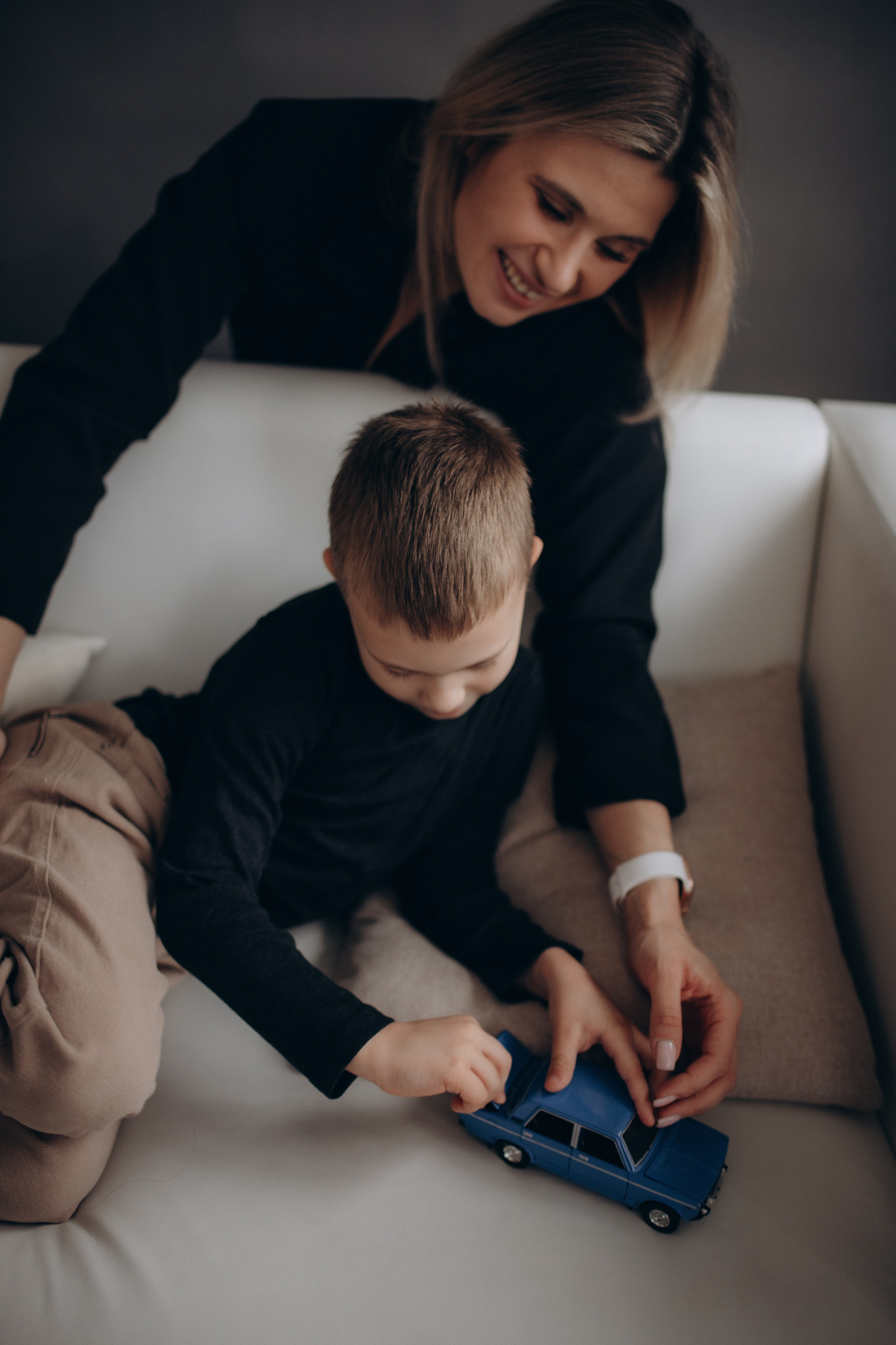 Семейная фотосессия в студии г. Тихвин. Услуги