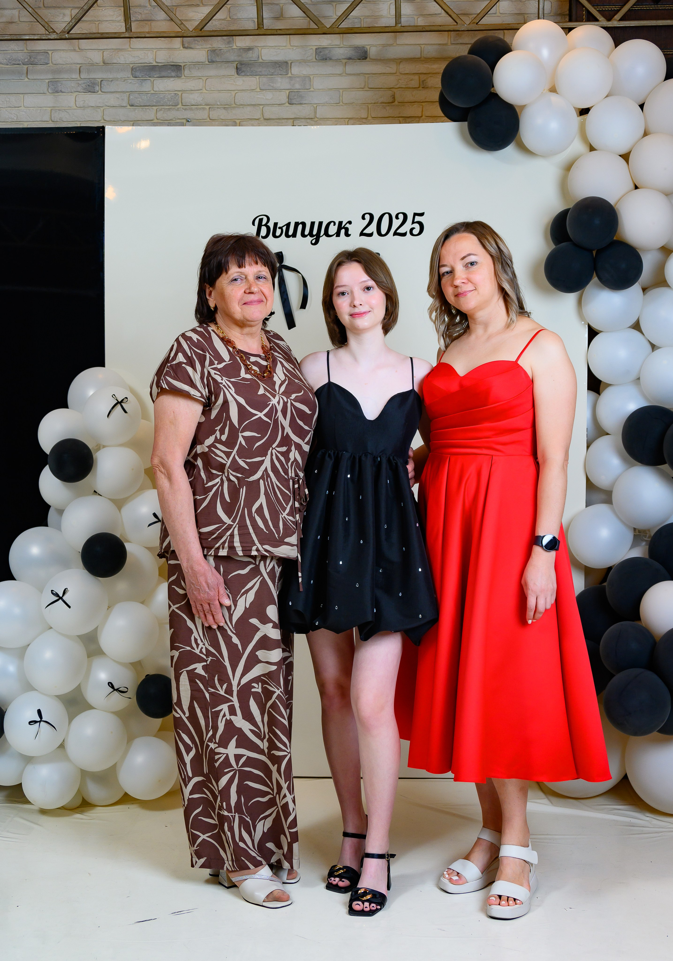 Выпускной 2025 11 кл. Семейный и детский фотограф в Новороссийске Лебедева Елена